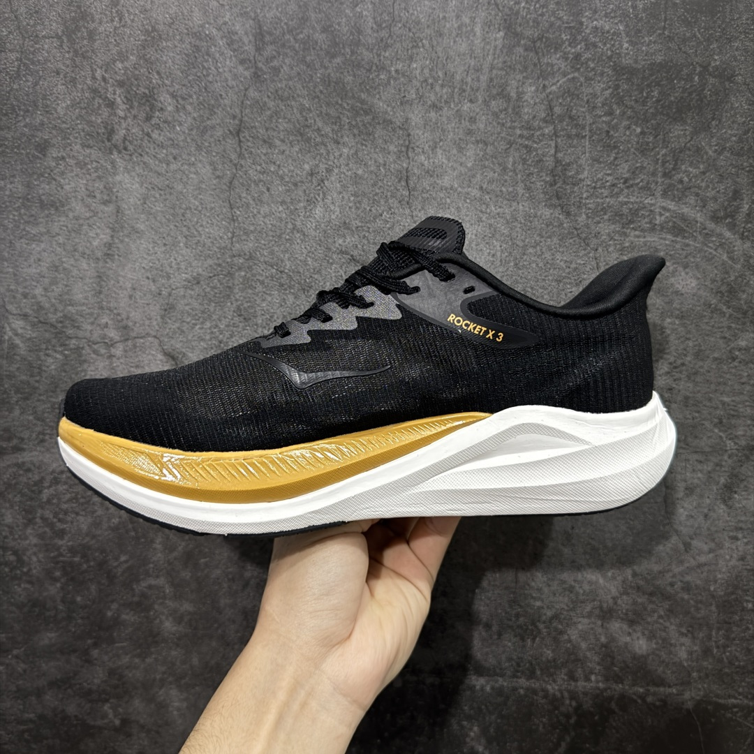 图片[2]-【公司级】HOKA ONE ONE Rocket X 3 低帮专业越野跑步鞋 实拍首发 相较于前几代Mafate包裹感更好 跟Speedgoat(快速羚羊)系列比起来更加舒适 鞋底防滑性能在下坡的石板台阶和原始路面都有很好的表现 HOKA血统属性厚底设计 在快速下坡时起到缓震保护作用 减少重力给予脚踝、膝部、髋关节等处带来的冲击力 货号：1168724-SNLG 尺码：36 36.5 37 37.5 38 38.5 39 40 40.5 41 42 42.5 43 44 44.5 45-选品中心