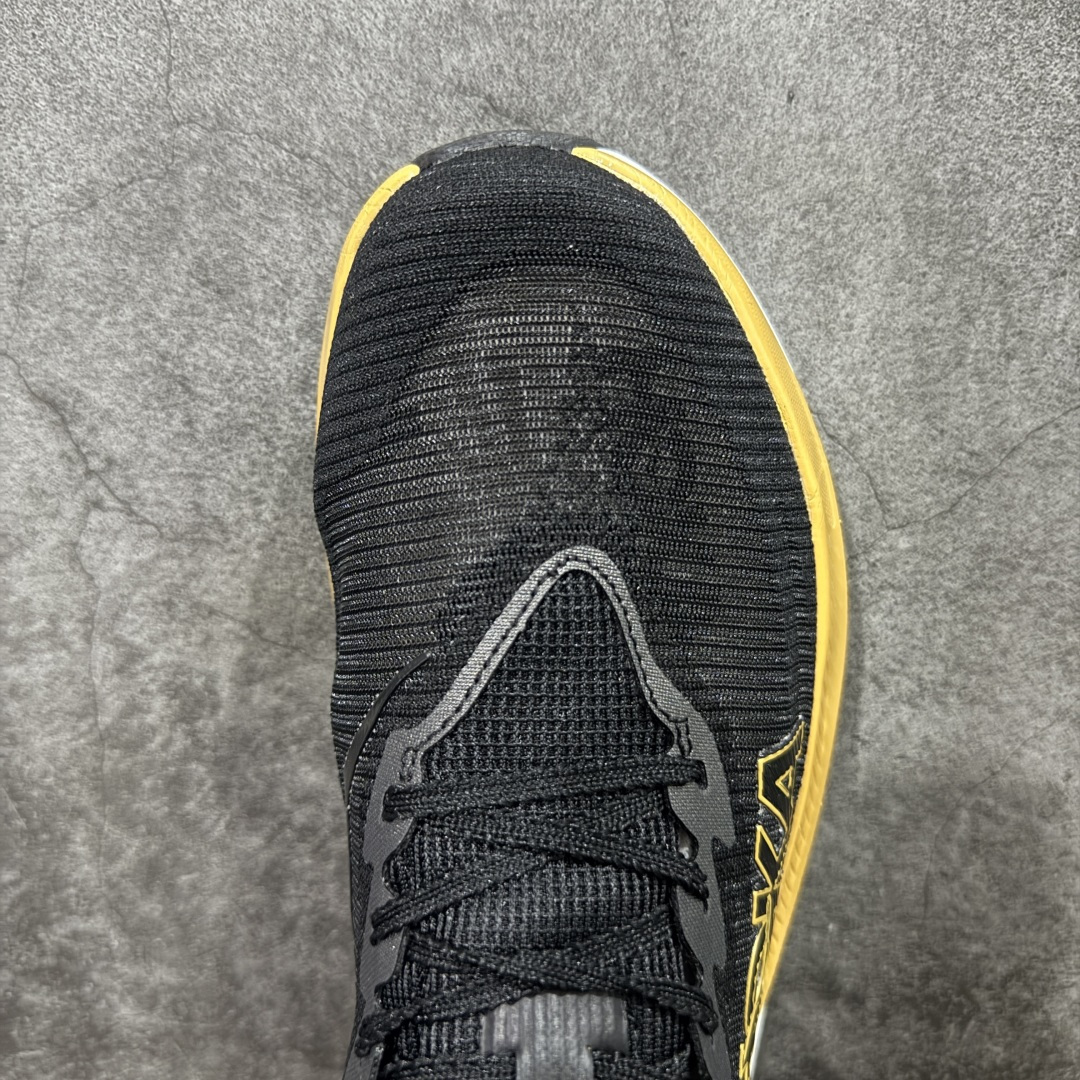 图片[5]-【公司级】HOKA ONE ONE Rocket X 3 低帮专业越野跑步鞋 实拍首发 相较于前几代Mafate包裹感更好 跟Speedgoat(快速羚羊)系列比起来更加舒适 鞋底防滑性能在下坡的石板台阶和原始路面都有很好的表现 HOKA血统属性厚底设计 在快速下坡时起到缓震保护作用 减少重力给予脚踝、膝部、髋关节等处带来的冲击力 货号：1168724-SNLG 尺码：36 36.5 37 37.5 38 38.5 39 40 40.5 41 42 42.5 43 44 44.5 45-选品中心