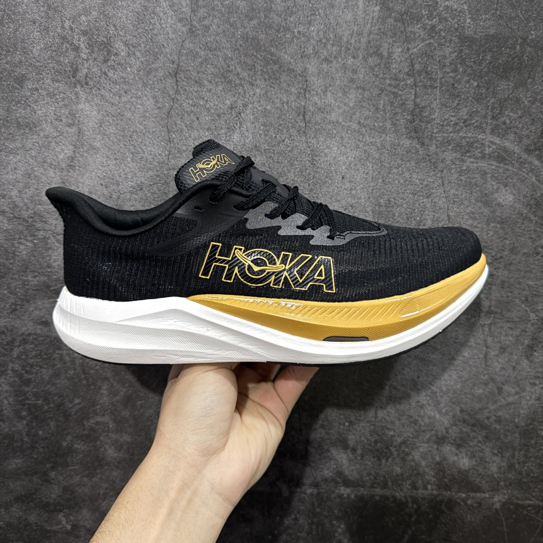【公司级】HOKA ONE ONE Rocket X 3 低帮专业越野跑步鞋 实拍首发 相较于前几代Mafate包裹感更好 跟Speedgoat(快速羚羊)系列比起来更加舒适 鞋底防滑性能在下坡的石板台阶和原始路面都有很好的表现 HOKA血统属性厚底设计 在快速下坡时起到缓震保护作用 减少重力给予脚踝、膝部、髋关节等处带来的冲击力 货号：1168724-SNLG 尺码：36 36.5 37 37.5 38 38.5 39 40 40.5 41 42 42.5 43 44 44.5 45-选品中心