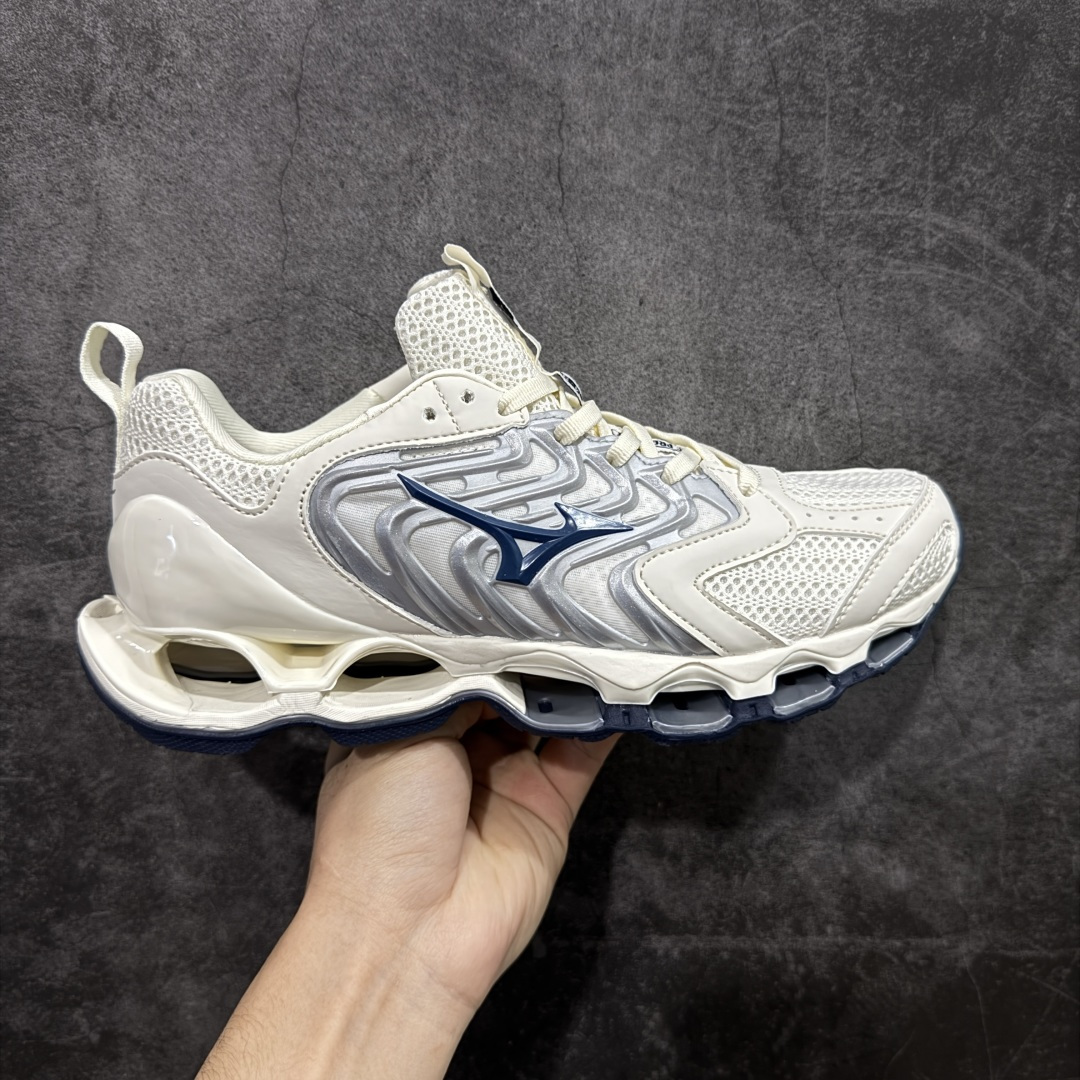 【纯原版】Mizuno 美津侬 WAVE PROPHECY 14S 复古时尚休闲舒适运动跑步鞋 美津浓WAVE机械缓震 可以说是机械缓震跑鞋科技的翘楚有着非凡的适应性，有着充分而持久的缓震能力和轻量化设计，是一双可以陪伴我们日常训练甚至是半马比赛的跑鞋，无论是“跑步初哥”还是“精英老鸟”，只要不是比较夸张的大体重人群，都可以穿着WAVE RIDER 来跑步。如果你不知道跑步穿什么鞋，不知道给别人推荐什么鞋，那么选“美津浓 ” 尺码：36-45-选品中心