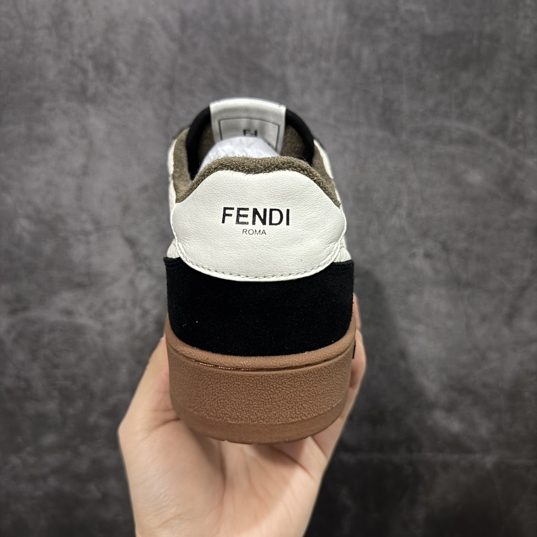 图片[4]-【YS纯原】广奢高端货 FENDI芬迪 Match 绒面皮革 压纹系带 男女同款 黑白红底经典款 ✦ 官方同源渠道 · 原装订单 ✦ 专柜全套包装＋原装配件齐全 ✦ 鞋底内置核心防伪芯片 · 可感应 ✦ FENDI Match 最新爆款情侣款板鞋 ✦ 高工艺无缝细空胶技术 ✦ 贴楦误差仅 0.05mm ✦ 固特异内外锁死工艺 ✦ 最大弯折也不开胶 · 环保无异味 ✦ 麂皮＋胶片拼接鞋面，质感更高级 ✦ Logo内里使用毛巾绒MX，脚感细腻温柔 尺码：35-46-选品中心