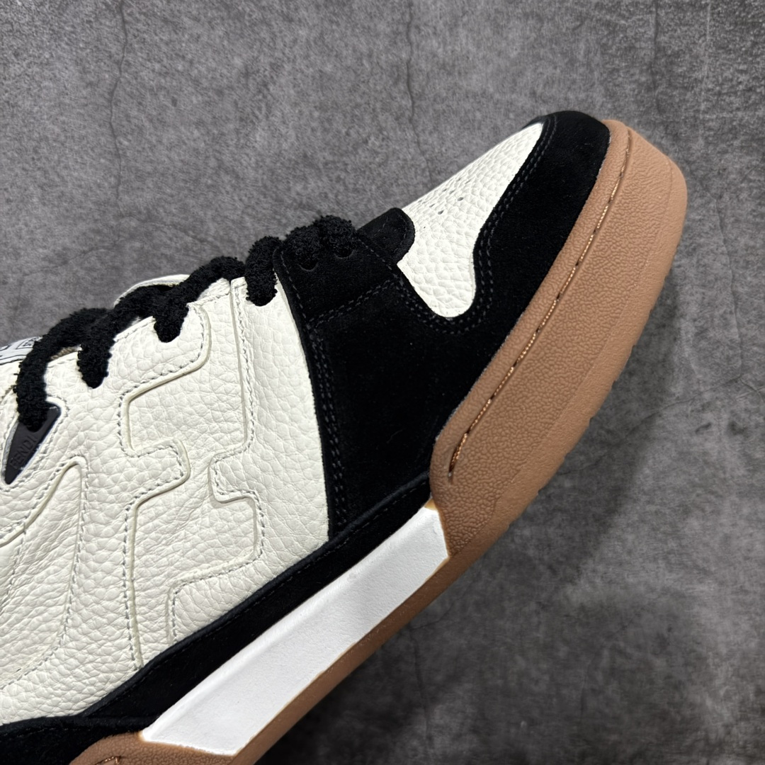 图片[6]-【YS纯原】广奢高端货 FENDI芬迪 Match 绒面皮革 压纹系带 男女同款 黑白红底经典款 ✦ 官方同源渠道 · 原装订单 ✦ 专柜全套包装＋原装配件齐全 ✦ 鞋底内置核心防伪芯片 · 可感应 ✦ FENDI Match 最新爆款情侣款板鞋 ✦ 高工艺无缝细空胶技术 ✦ 贴楦误差仅 0.05mm ✦ 固特异内外锁死工艺 ✦ 最大弯折也不开胶 · 环保无异味 ✦ 麂皮＋胶片拼接鞋面，质感更高级 ✦ Logo内里使用毛巾绒MX，脚感细腻温柔 尺码：35-46-选品中心