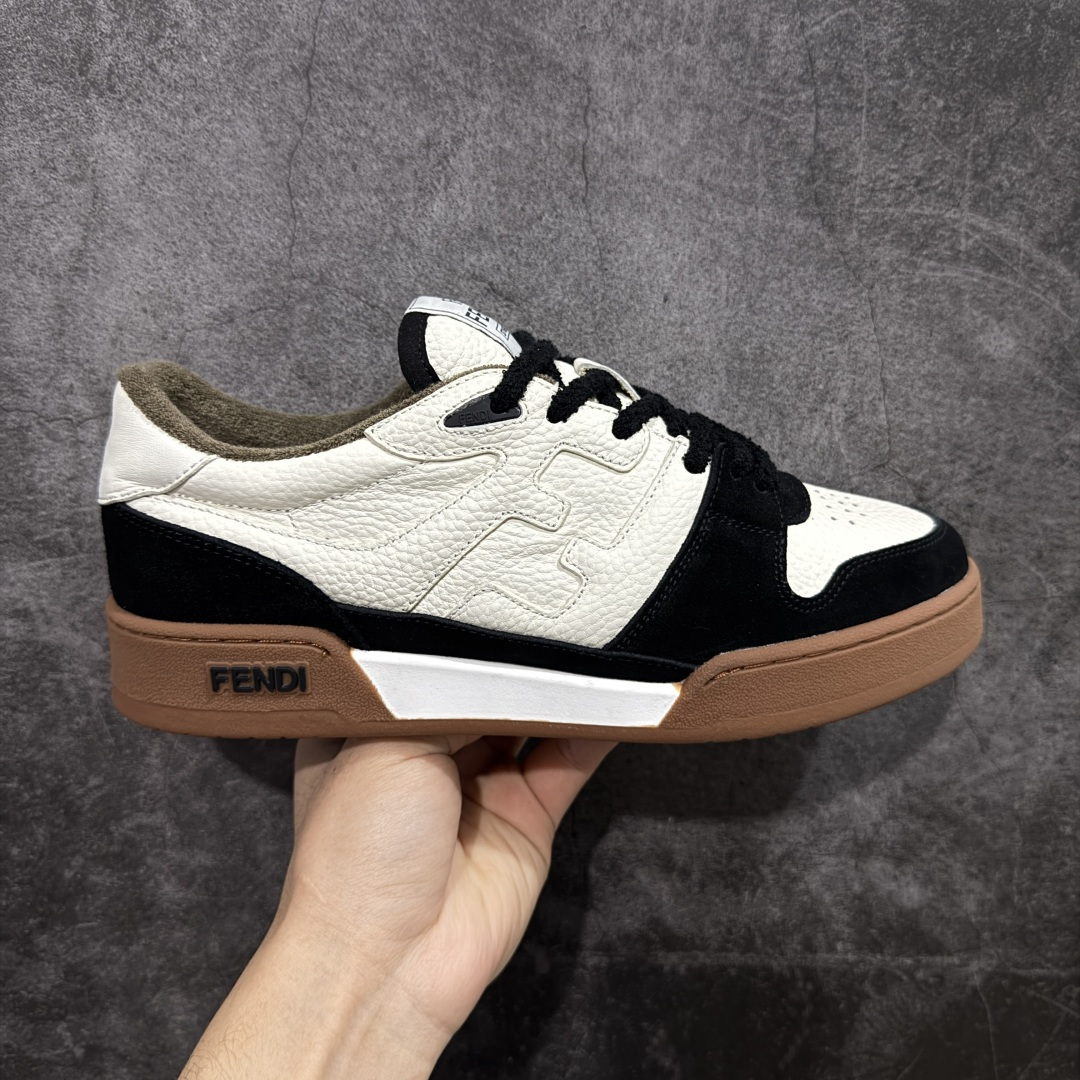 【YS纯原】广奢高端货 FENDI芬迪 Match 绒面皮革 压纹系带 男女同款 黑白红底经典款 ✦ 官方同源渠道 · 原装订单 ✦ 专柜全套包装＋原装配件齐全 ✦ 鞋底内置核心防伪芯片 · 可感应 ✦ FENDI Match 最新爆款情侣款板鞋 ✦ 高工艺无缝细空胶技术 ✦ 贴楦误差仅 0.05mm ✦ 固特异内外锁死工艺 ✦ 最大弯折也不开胶 · 环保无异味 ✦ 麂皮＋胶片拼接鞋面，质感更高级 ✦ Logo内里使用毛巾绒MX，脚感细腻温柔 尺码：35-46-选品中心
