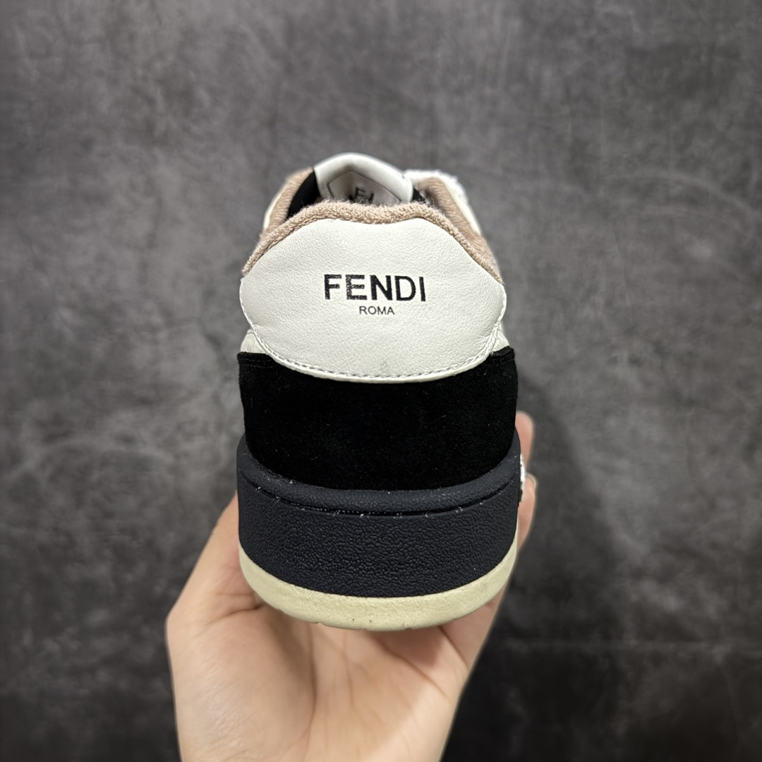 图片[4]-【YS纯原】广奢高端货 FENDI芬迪 Match 绒面皮革 压纹系带 男女同款 黑白红底经典款 ✦ 官方同源渠道 · 原装订单 ✦ 专柜全套包装＋原装配件齐全 ✦ 鞋底内置核心防伪芯片 · 可感应 ✦ FENDI Match 最新爆款情侣款板鞋 ✦ 高工艺无缝细空胶技术 ✦ 贴楦误差仅 0.05mm ✦ 固特异内外锁死工艺 ✦ 最大弯折也不开胶 · 环保无异味 ✦ 麂皮＋胶片拼接鞋面，质感更高级 ✦ Logo内里使用毛巾绒MX，脚感细腻温柔 尺码：35-46-选品中心