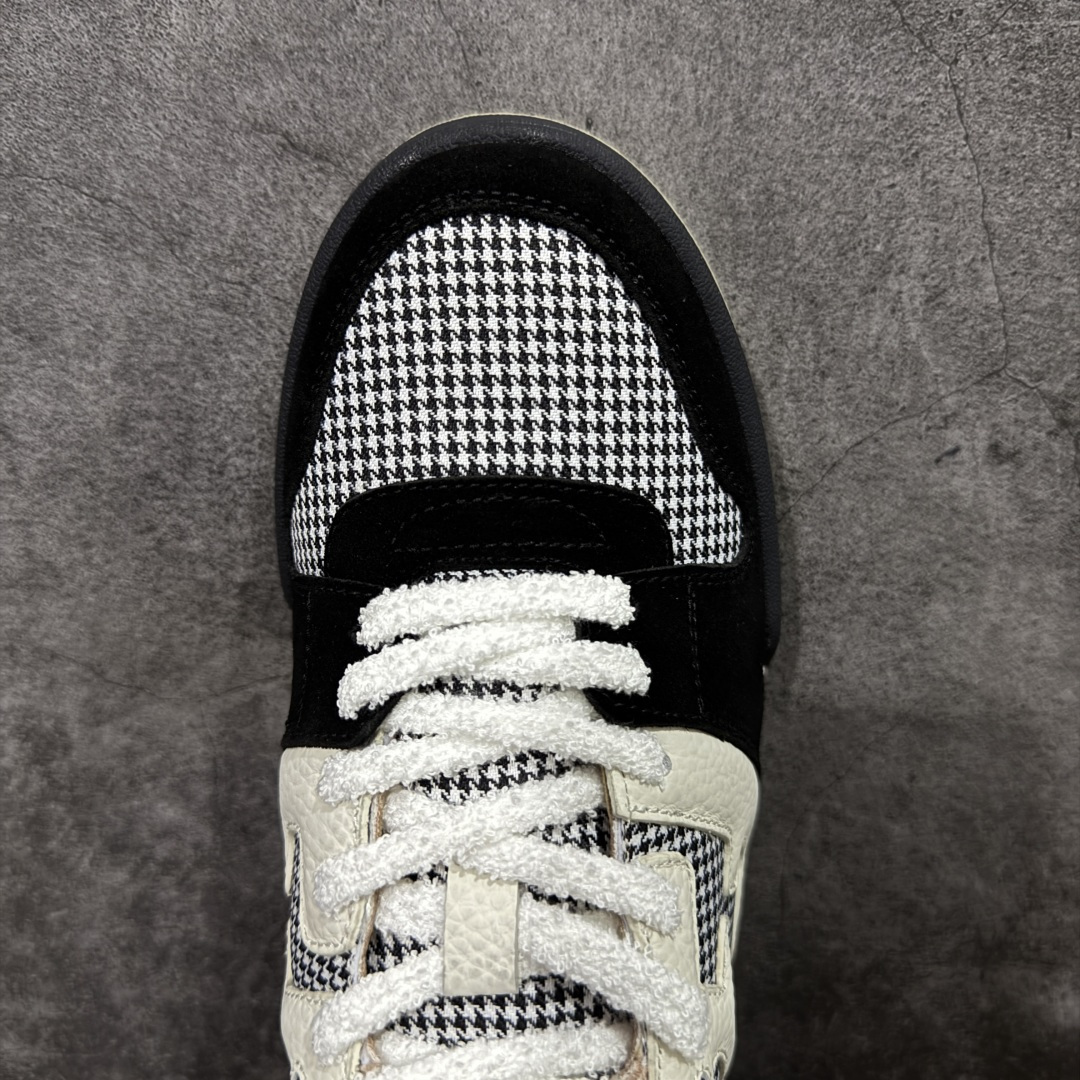 图片[5]-【YS纯原】广奢高端货 FENDI芬迪 Match 绒面皮革 压纹系带 男女同款 黑白红底经典款 ✦ 官方同源渠道 · 原装订单 ✦ 专柜全套包装＋原装配件齐全 ✦ 鞋底内置核心防伪芯片 · 可感应 ✦ FENDI Match 最新爆款情侣款板鞋 ✦ 高工艺无缝细空胶技术 ✦ 贴楦误差仅 0.05mm ✦ 固特异内外锁死工艺 ✦ 最大弯折也不开胶 · 环保无异味 ✦ 麂皮＋胶片拼接鞋面，质感更高级 ✦ Logo内里使用毛巾绒MX，脚感细腻温柔 尺码：35-46-选品中心