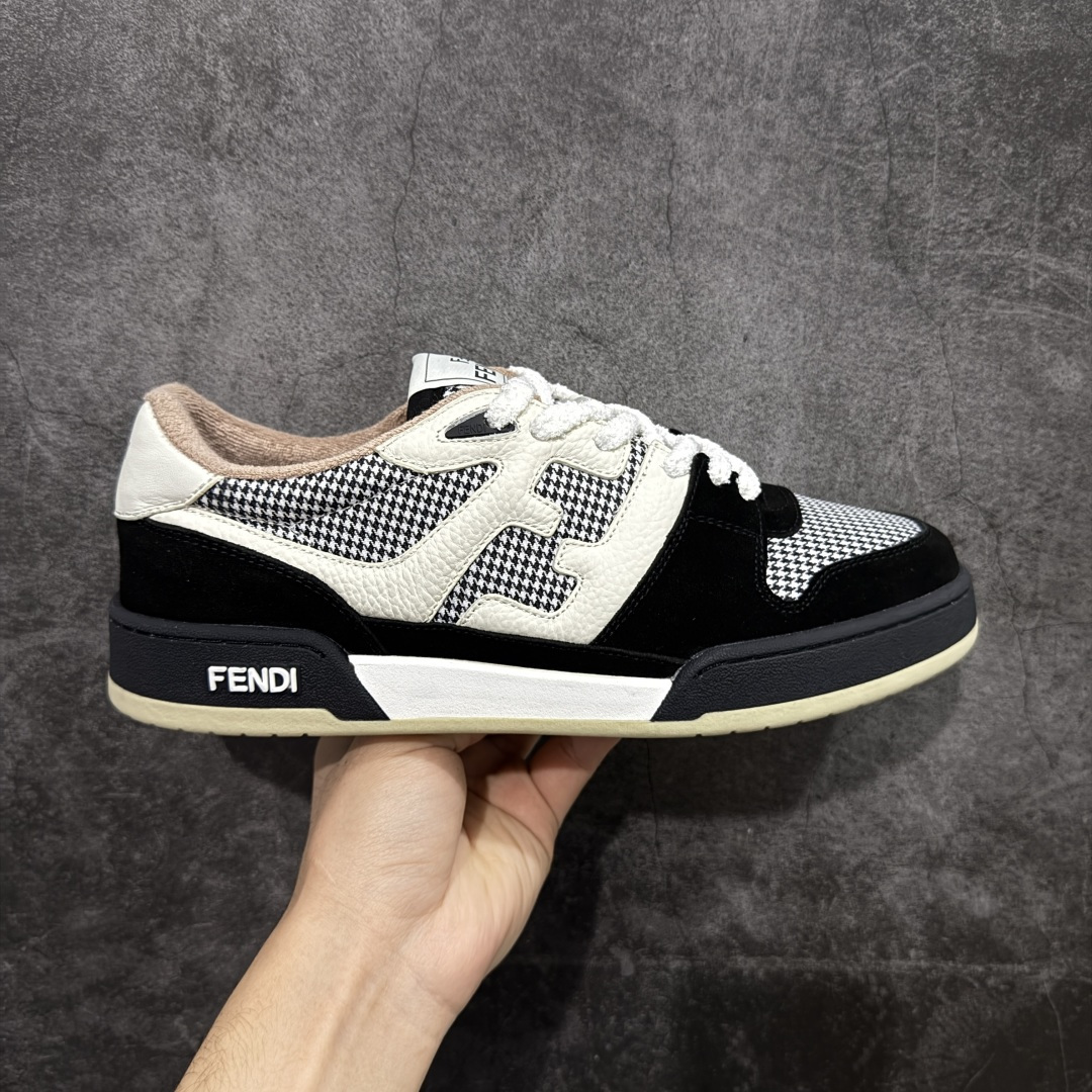 【YS纯原】广奢高端货 FENDI芬迪 Match 绒面皮革 压纹系带 男女同款 黑白红底经典款 ✦ 官方同源渠道 · 原装订单 ✦ 专柜全套包装＋原装配件齐全 ✦ 鞋底内置核心防伪芯片 · 可感应 ✦ FENDI Match 最新爆款情侣款板鞋 ✦ 高工艺无缝细空胶技术 ✦ 贴楦误差仅 0.05mm ✦ 固特异内外锁死工艺 ✦ 最大弯折也不开胶 · 环保无异味 ✦ 麂皮＋胶片拼接鞋面，质感更高级 ✦ Logo内里使用毛巾绒MX，脚感细腻温柔 尺码：35-46-选品中心