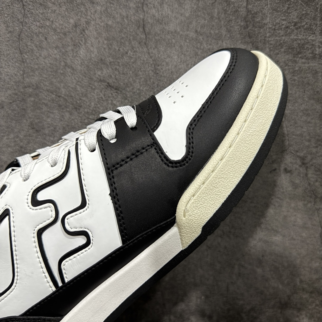 图片[6]-【YS纯原】广奢高端货 FENDI芬迪 Match 绒面皮革 压纹系带 男女同款 黑白红底经典款 ✦ 官方同源渠道 · 原装订单 ✦ 专柜全套包装＋原装配件齐全 ✦ 鞋底内置核心防伪芯片 · 可感应 ✦ FENDI Match 最新爆款情侣款板鞋 ✦ 高工艺无缝细空胶技术 ✦ 贴楦误差仅 0.05mm ✦ 固特异内外锁死工艺 ✦ 最大弯折也不开胶 · 环保无异味 ✦ 麂皮＋胶片拼接鞋面，质感更高级 ✦ Logo内里使用毛巾绒MX，脚感细腻温柔 尺码：35-46-选品中心