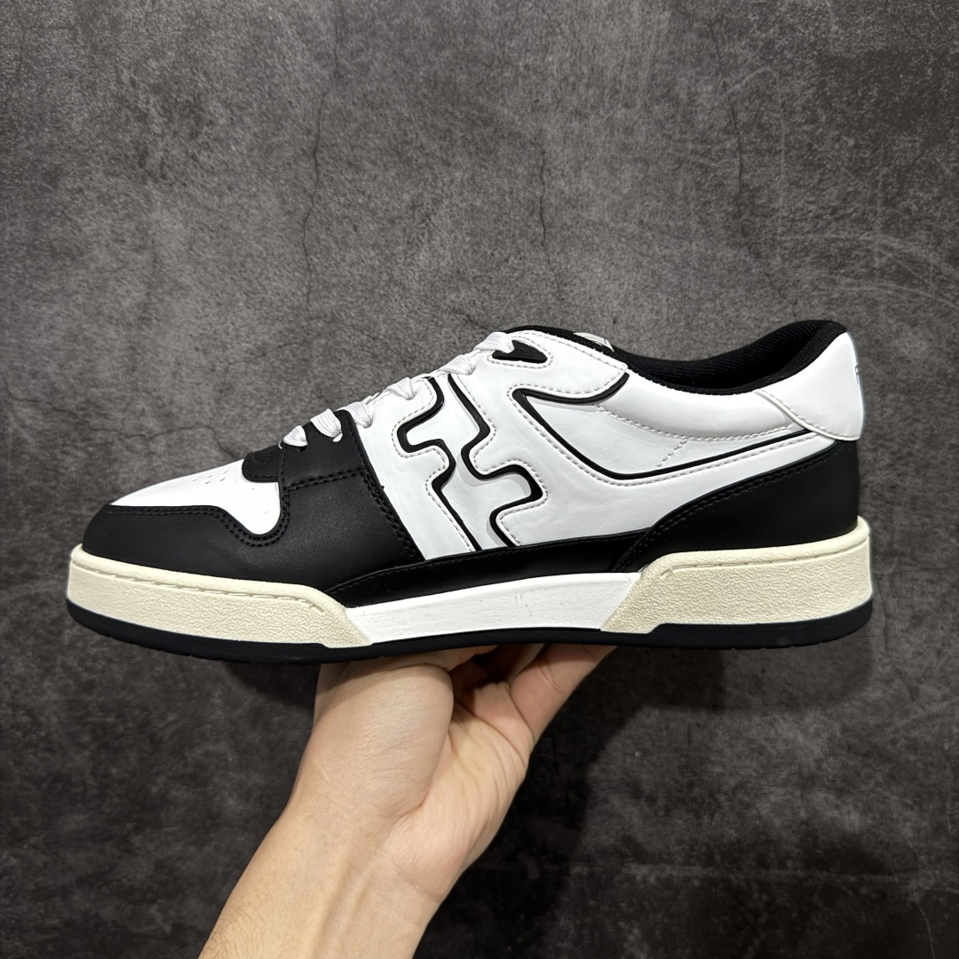 图片[2]-【YS纯原】广奢高端货 FENDI芬迪 Match 绒面皮革 压纹系带 男女同款 黑白红底经典款 ✦ 官方同源渠道 · 原装订单 ✦ 专柜全套包装＋原装配件齐全 ✦ 鞋底内置核心防伪芯片 · 可感应 ✦ FENDI Match 最新爆款情侣款板鞋 ✦ 高工艺无缝细空胶技术 ✦ 贴楦误差仅 0.05mm ✦ 固特异内外锁死工艺 ✦ 最大弯折也不开胶 · 环保无异味 ✦ 麂皮＋胶片拼接鞋面，质感更高级 ✦ Logo内里使用毛巾绒MX，脚感细腻温柔 尺码：35-46-选品中心