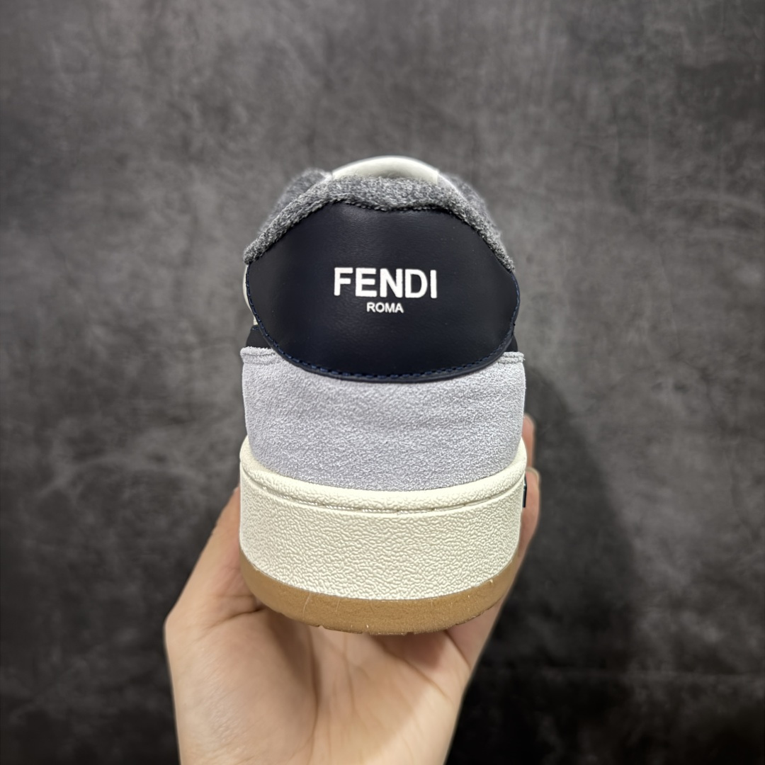 图片[4]-【YS纯原】广奢高端货 FENDI芬迪 Match 绒面皮革 压纹系带 男女同款 黑白红底经典款 ✦ 官方同源渠道 · 原装订单 ✦ 专柜全套包装＋原装配件齐全 ✦ 鞋底内置核心防伪芯片 · 可感应 ✦ FENDI Match 最新爆款情侣款板鞋 ✦ 高工艺无缝细空胶技术 ✦ 贴楦误差仅 0.05mm ✦ 固特异内外锁死工艺 ✦ 最大弯折也不开胶 · 环保无异味 ✦ 麂皮＋胶片拼接鞋面，质感更高级 ✦ Logo内里使用毛巾绒MX，脚感细腻温柔 尺码：35-46-选品中心