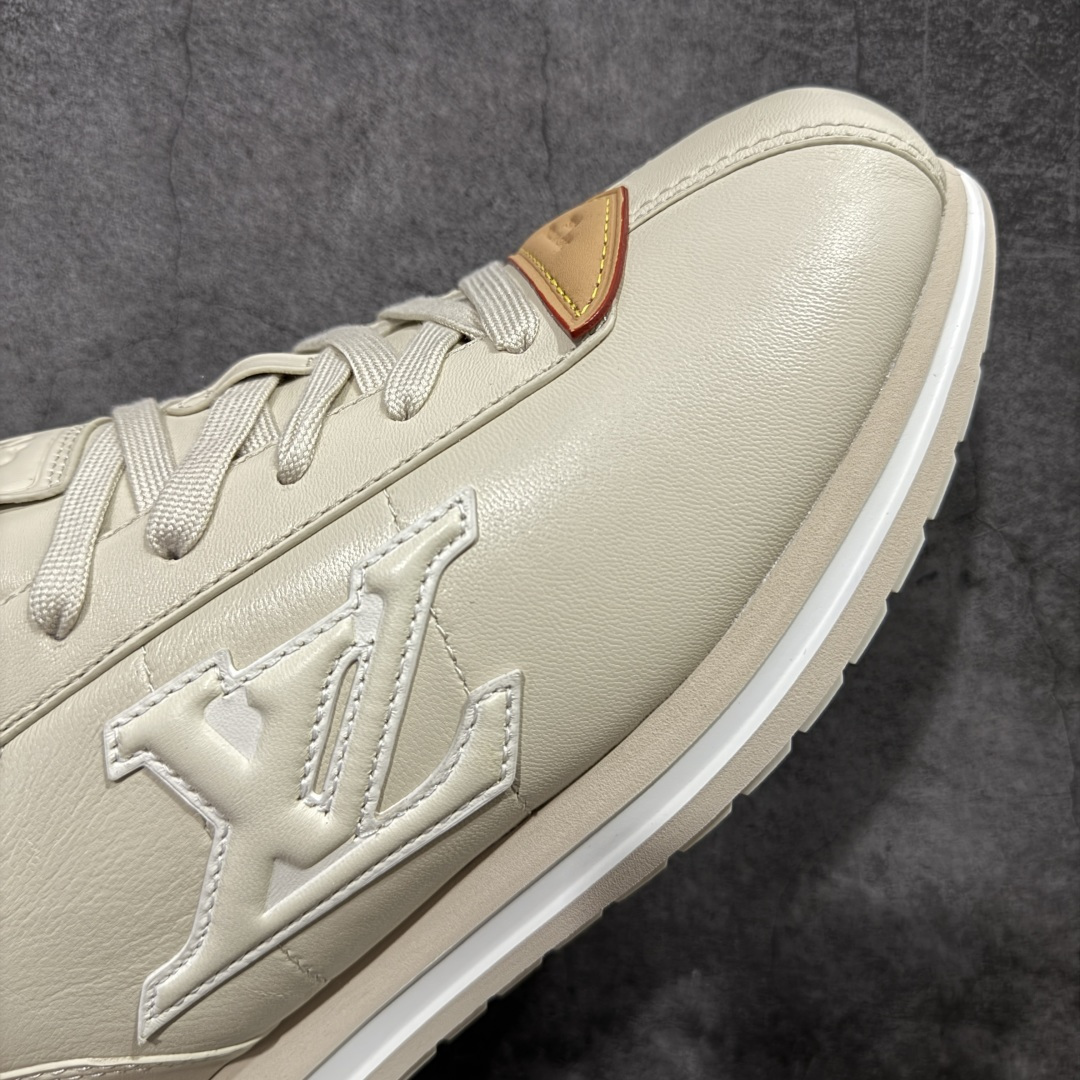 图片[6]-【纯原S版】莞产顶级LOUIS VUITTON × NIGO 联名款 Buttersoft FW25 牛皮革压纹 系带圆头 低帮系带圆头运动鞋 LV × Nigo 联名 FW25 最新 Buttersoft 系列 菲董操刀设计，阿甘鞋轮廓融合面包鞋风格 鞋型饱满但比例克制，上脚呈现慵懒高级感 厚鞋舌＋宽鞋带结构 鞋面采用头层牛皮＋羊皮革压纹 皮质细腻，纹理自然，耐看耐穿 鞋底为原版开模防滑 TPU 大底 全系列暴力拆借 原版开发 结构、比例与用料统一度高 尺码：35 36 37 38 39 40 41 42 43 44 45-选品中心