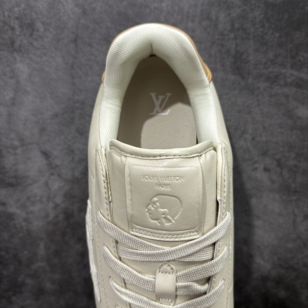图片[8]-【纯原S版】莞产顶级LOUIS VUITTON × NIGO 联名款 Buttersoft FW25 牛皮革压纹 系带圆头 低帮系带圆头运动鞋 LV × Nigo 联名 FW25 最新 Buttersoft 系列 菲董操刀设计，阿甘鞋轮廓融合面包鞋风格 鞋型饱满但比例克制，上脚呈现慵懒高级感 厚鞋舌＋宽鞋带结构 鞋面采用头层牛皮＋羊皮革压纹 皮质细腻，纹理自然，耐看耐穿 鞋底为原版开模防滑 TPU 大底 全系列暴力拆借 原版开发 结构、比例与用料统一度高 尺码：35 36 37 38 39 40 41 42 43 44 45-选品中心