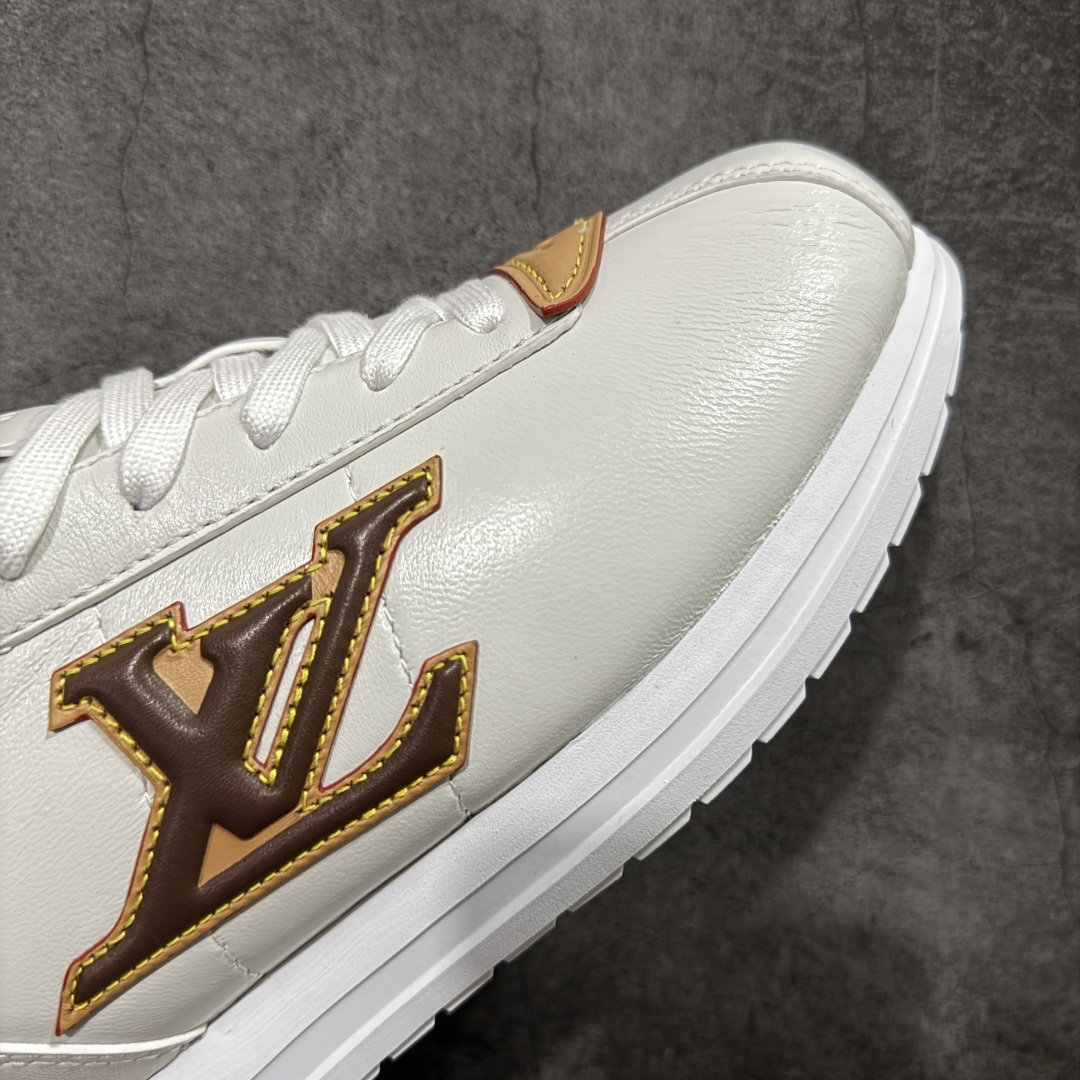 图片[6]-【纯原S版】莞产顶级LOUIS VUITTON × NIGO 联名款 Buttersoft FW25 牛皮革压纹 系带圆头 低帮系带圆头运动鞋 LV × Nigo 联名 FW25 最新 Buttersoft 系列 菲董操刀设计，阿甘鞋轮廓融合面包鞋风格 鞋型饱满但比例克制，上脚呈现慵懒高级感 厚鞋舌＋宽鞋带结构 鞋面采用头层牛皮＋羊皮革压纹 皮质细腻，纹理自然，耐看耐穿 鞋底为原版开模防滑 TPU 大底 全系列暴力拆借 原版开发 结构、比例与用料统一度高 尺码：36 37 38 39 40 41 42 43 44 45-选品中心