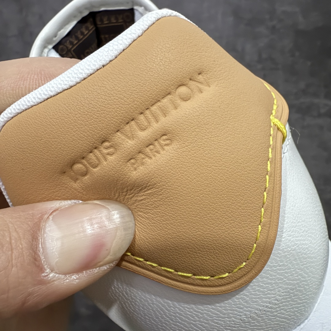 图片[2]-【纯原S版】莞产顶级LOUIS VUITTON × NIGO 联名款 Buttersoft FW25 牛皮革压纹 系带圆头 低帮系带圆头运动鞋 LV × Nigo 联名 FW25 最新 Buttersoft 系列 菲董操刀设计，阿甘鞋轮廓融合面包鞋风格 鞋型饱满但比例克制，上脚呈现慵懒高级感 厚鞋舌＋宽鞋带结构 鞋面采用头层牛皮＋羊皮革压纹 皮质细腻，纹理自然，耐看耐穿 鞋底为原版开模防滑 TPU 大底 全系列暴力拆借 原版开发 结构、比例与用料统一度高 尺码：36 37 38 39 40 41 42 43 44 45-选品中心