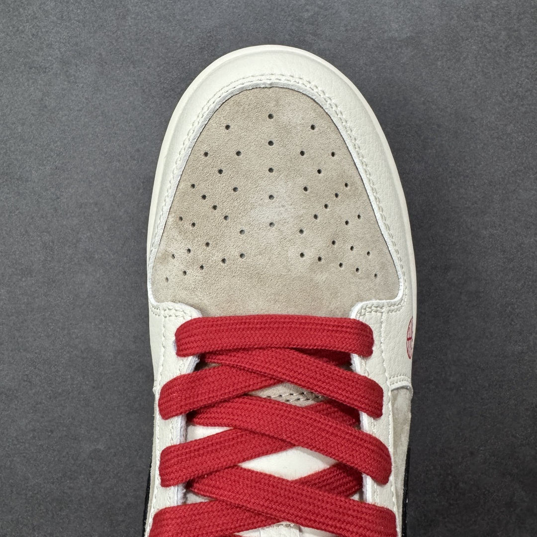 图片[8]-【定制版】马年新款海外定制限量发售❗️Nike SB Dunk Low“马年联名限定-红祥云纹”经典 Dunk Low 融合 Supreme 街头基因与马年国风元素，红棕撞色自带新年氛围感，鞋身压印骏马纹理，搭配祥云纹与「福」字印章，步步皆福，高端定制 低帮休闲板鞋 定制鞋盒 大厂纯原品质出货 超高清洁度 皮料切割干净无任何毛边 细节完美 货号：HG0026-006 尺码：36 36.5 37.5 38 38.5 39 40 40.5 41 42 42.5 43 44 44.5 45-选品中心