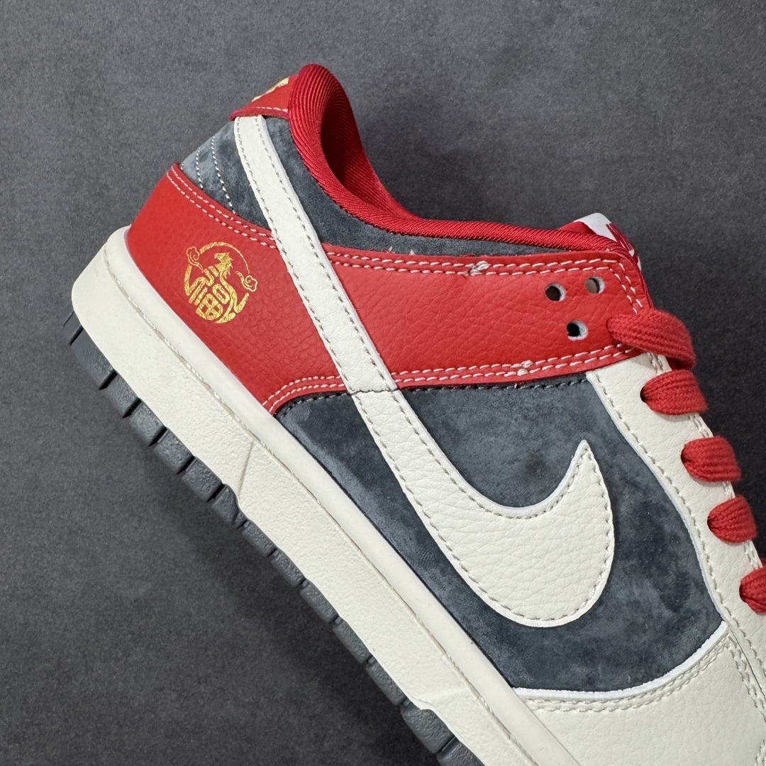 图片[6]-【定制版】Nike SB Dunk Low 马年联名限定 红黑麂皮 高端定制 低帮休闲板鞋 #定制鞋盒 大厂纯原品质出货 超高清洁度 皮料切割干净无任何毛边 细节完美 货号：HG0026-005 尺码：36 36.5 37.5 38 38.5 39 40 40.5 41 42 42.5 43 44 44.5 45-选品中心