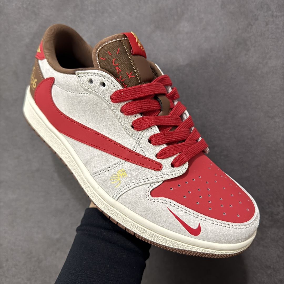 图片[3]-【定制版】AJ1低帮 马年开运 Air Jordan 1 红白棕撞色自带复古腔调，2026马年烫金标暗藏专属仪式感，翻毛皮材质细腻高级，低帮设计告别笨重，日常穿搭更灵活。经典AJ1鞋型保证缓震脚感，搭配牛仔裤、运动裤都能秒变街头焦点，不管是学生党还是打工人，这双鞋都能承包你的马年出行，开运又吸睛！ 货号：FC1688-248 尺码：36 36.5 37.5 38 38.5 39 40 40.5 41 42 42.5 43 44 44.5 45-选品中心