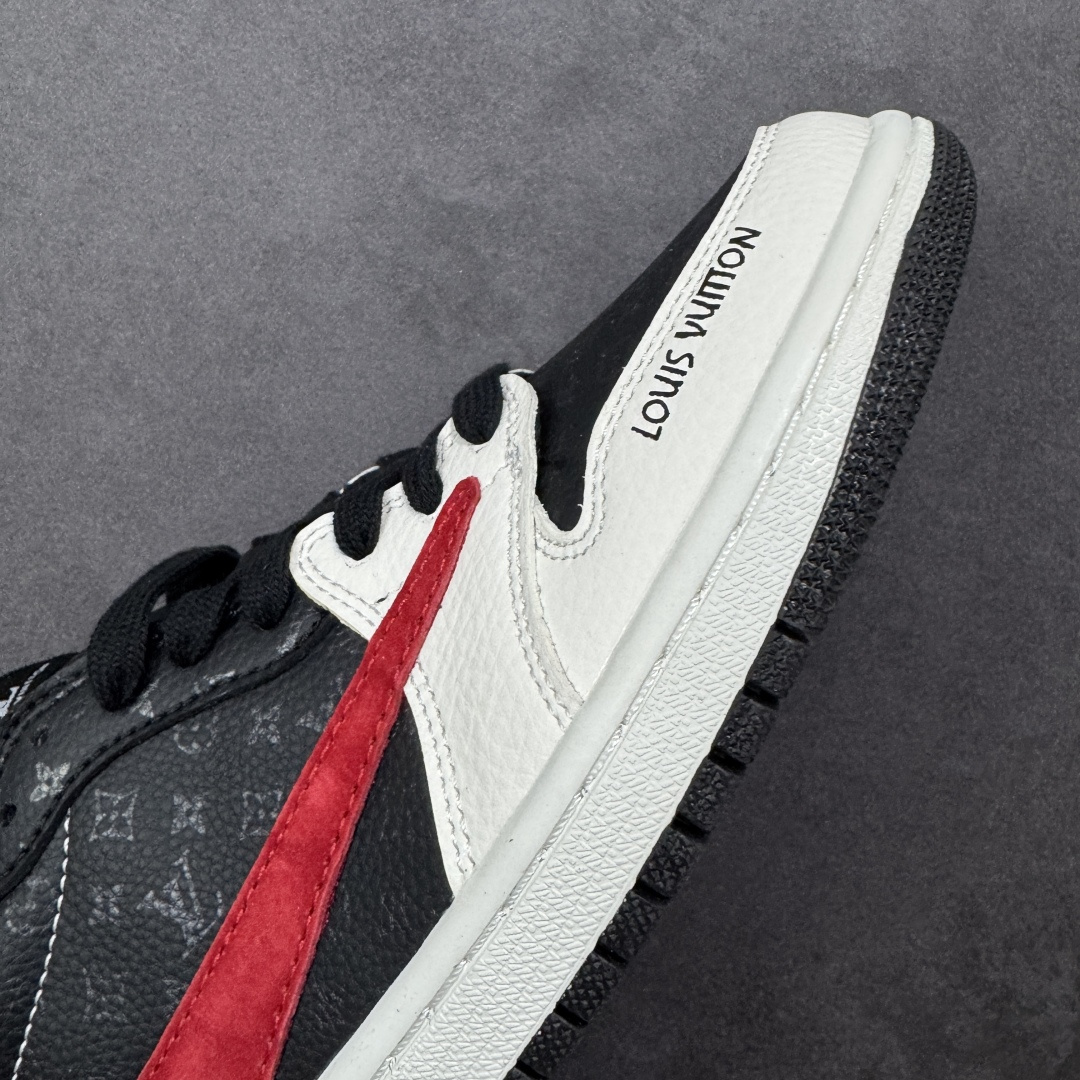 图片[5]-【定制版】高端定制 Travis Scott x Fragment Design x Jordan Air Jordan 1 Low OG SP “路易威登联名——黑白红压纹” – 红色翻毛皮 Swoosh 与 LV 老花元素呼应，奢华感十足 高端定制 倒钩三方联名低帮篮球鞋 #定制鞋盒 大厂纯原品质出货 超高清洁度 皮料切割干净无任何毛边 细节完美 货号：DZ2688-116 尺码：36 36.5 37.5 38 38.5 39 40 40.5 41 42 42.5 43 44 44.5 45-选品中心