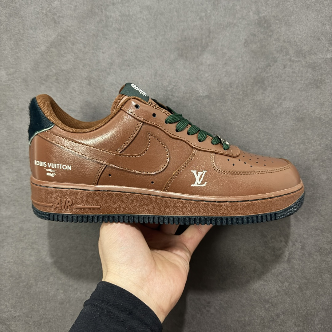 【定制版】NIke Air Force 1 \'07 Low “马年限定--焦糖拿铁” 空军一号低帮 运动鞋 休闲鞋 折边针车 工艺难度大 原楦头原纸板 高端定制鞋盒 原厂鞋底 超高清洁度 细节完美 货号：XY9025-003 尺码：36 36.5 37.5 38 38.5 39 40 40.5 41 42 42.5 43 44 44.5 45-选品中心