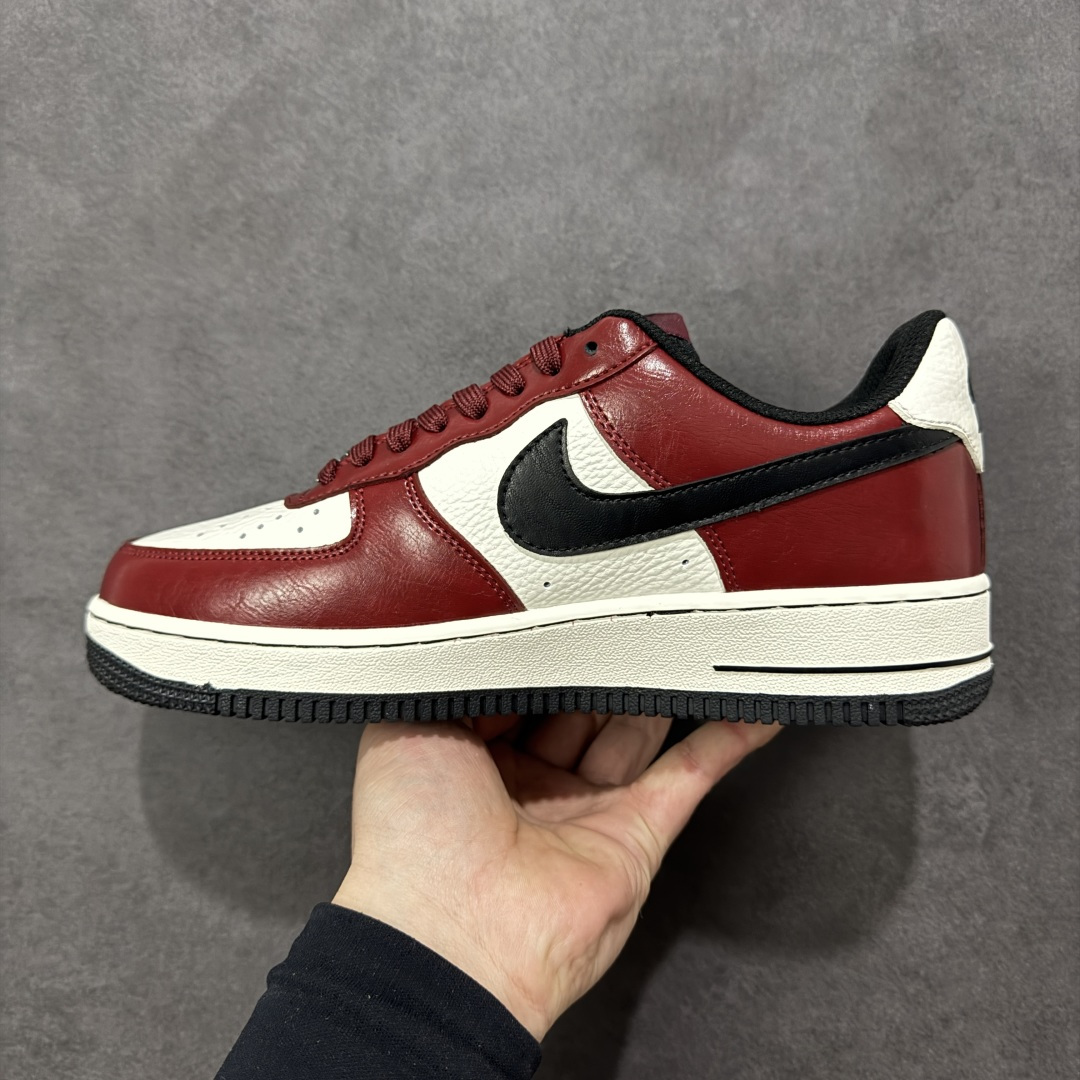 图片[2]-【定制版】NIke Air Force 1 \’07 Low “马年限定–栆红奶白” 空军一号低帮 运动鞋 休闲鞋 折边针车 工艺难度大 原楦头原纸板 高端定制鞋盒 原厂鞋底 超高清洁度 细节完美 货号：HF3148-102 尺码：36 36.5 37.5 38 38.5 39 40 40.5 41 42 42.5 43 44 44.5 45-选品中心