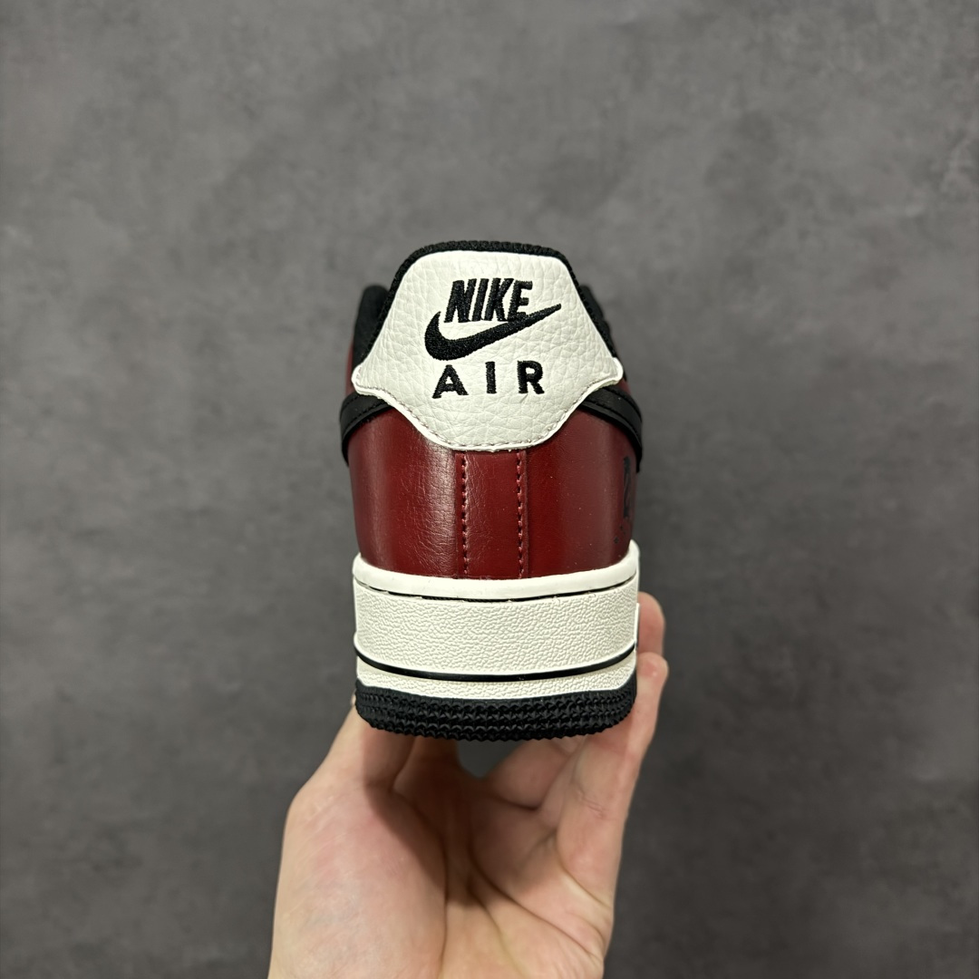 图片[4]-【定制版】NIke Air Force 1 \’07 Low “马年限定–栆红奶白” 空军一号低帮 运动鞋 休闲鞋 折边针车 工艺难度大 原楦头原纸板 高端定制鞋盒 原厂鞋底 超高清洁度 细节完美 货号：HF3148-102 尺码：36 36.5 37.5 38 38.5 39 40 40.5 41 42 42.5 43 44 44.5 45-选品中心