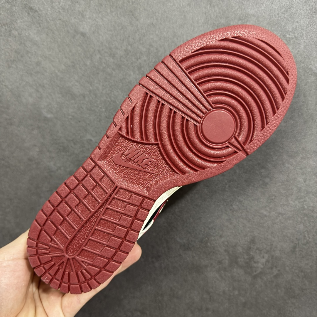 图片[9]-【定制版】夜光烟花 马年限定 Nike Dunk Low 马年专属挂饰+2026烫印暗藏仪式感，夜光烟花图案夜间吸睛度拉满，Dunk经典鞋型保证缓震脚感，防滑大底适配各种场景。日常搭配卫衣、连衣裙都能出彩，不管是跨年还是日常出街，这双鞋都能让你在马年自带光芒，夜光特效更是拍照神器！ 货号：SL8888-001 尺码：36 36.5 37.5 38 38.5 39 40 40.5 41 42 42.5 43 44 44.5 45-选品中心