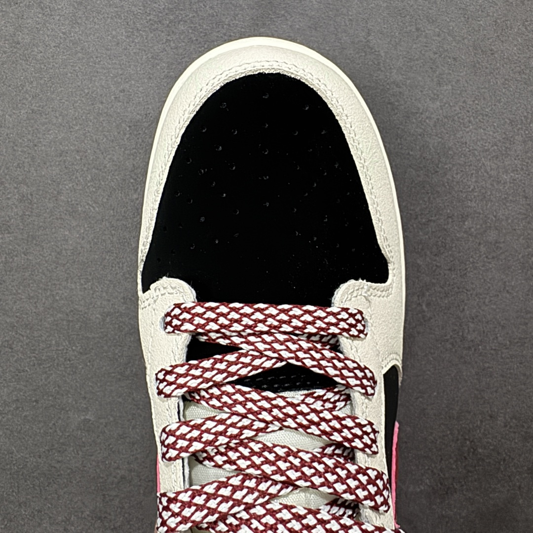 图片[8]-【定制版】夜光烟花 马年限定 Nike Dunk Low 马年专属挂饰+2026烫印暗藏仪式感，夜光烟花图案夜间吸睛度拉满，Dunk经典鞋型保证缓震脚感，防滑大底适配各种场景。日常搭配卫衣、连衣裙都能出彩，不管是跨年还是日常出街，这双鞋都能让你在马年自带光芒，夜光特效更是拍照神器！ 货号：SL8888-001 尺码：36 36.5 37.5 38 38.5 39 40 40.5 41 42 42.5 43 44 44.5 45-选品中心