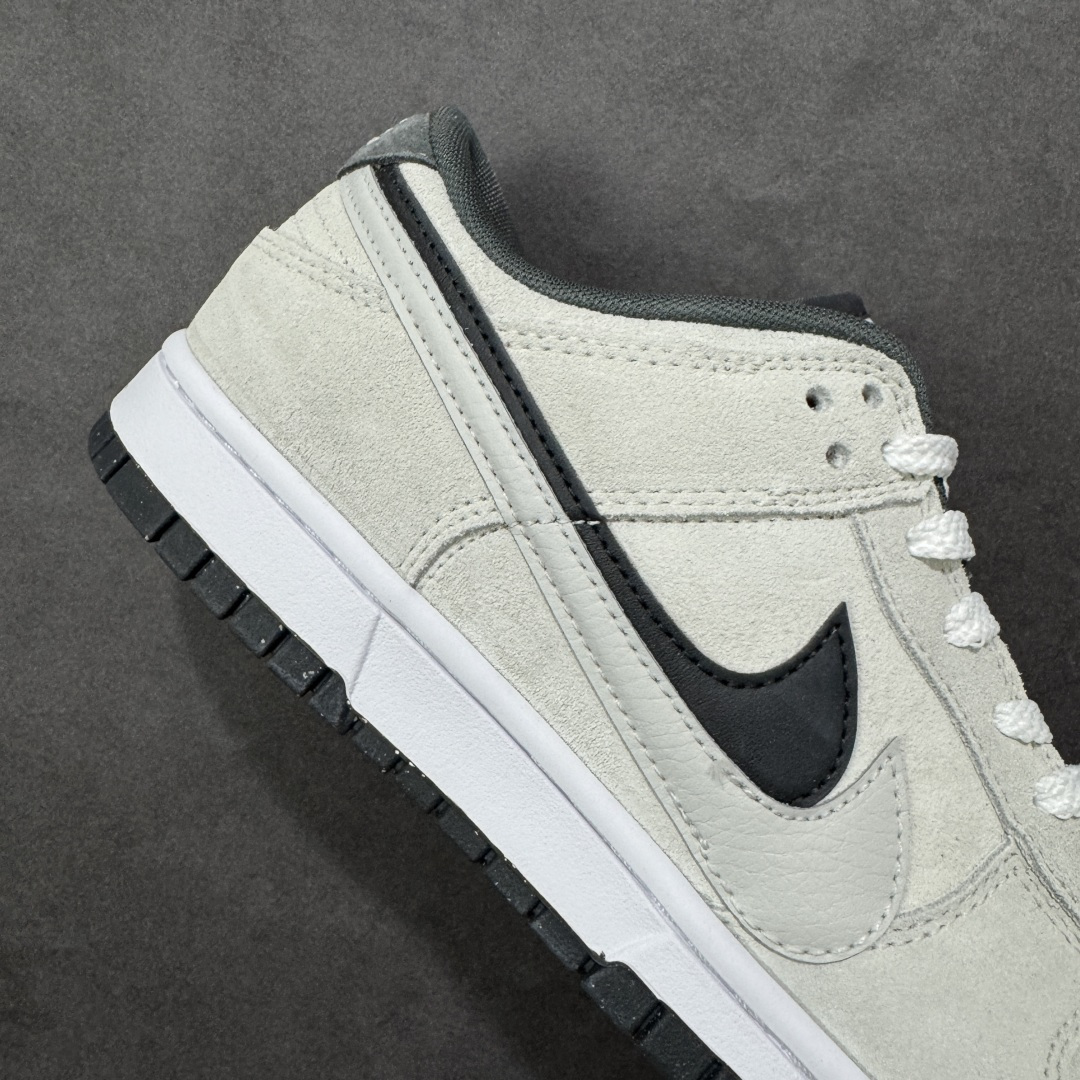 图片[6]-【YC纯原】Nike Dunk Low SE “85” 灰黑双勾 Nike推出特别版Dunk Low企划。此款Nike Dunk Low采用绒面革材质，鞋身左右侧均配有皮革质双 Swooshes灰色搭配上黑色。“85”年纪念标放在鞋舌的位置，简洁干净的配色设计 绝对是日常出街上脚的不二选择 货号：HV1800-101 尺码：36 36.5 37.5 38 38.5 39 40 40.5 41 42 42.5 43 44 44.5 45 46-选品中心