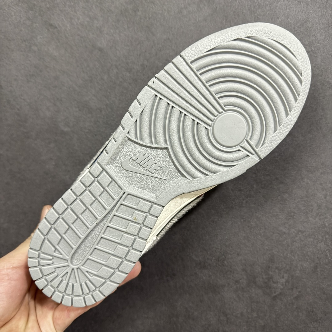 图片[9]-【定制版】Nike Dunk Low 2026 丙午马年限定款 Swoosh 标识融入红黑撞色的中式祥云纹样，鞋身搭配马形线描图案与 “丙午” 纪年印章，采用白、红、黑为主调的配色，纯白基底搭配红黑祥云 Swoosh，线描马形图案与波浪纹理提升了鞋款的层次感，“丙午” 印章强化了生肖主题辨识度，整体风格简约且兼具中式文化属性。祥云纹样、马形线描采用精细印花工艺呈现，“丙午” 纪年印章以红色印花点缀，红黑撞色鞋底与红色鞋口形成视觉呼应，体现了文化风格下的细节精致度。 货号：YX5066-412 尺码：36 36.5 37.5 38 36.5 39 40 40.5 41 42 42.5 43 44 44.5 45-选品中心