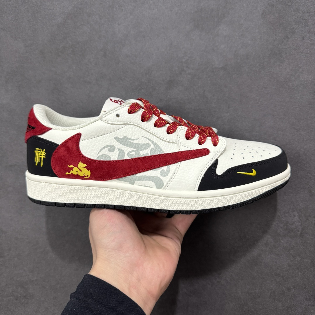 【定制版】Jordan 1 Low 马年限定 倒勾低帮休闲版本 原厂全头层皮 大厂纯原品质出货 纯正版型 定制鞋盒 皮料切割干净无任何毛边 细节完美 超高清洁度 货号：DF61-9001 尺码：36 36.5 37.5 38 38.5 39 40 40.5 41 42 42.5 43 44 44.5 45-选品中心
