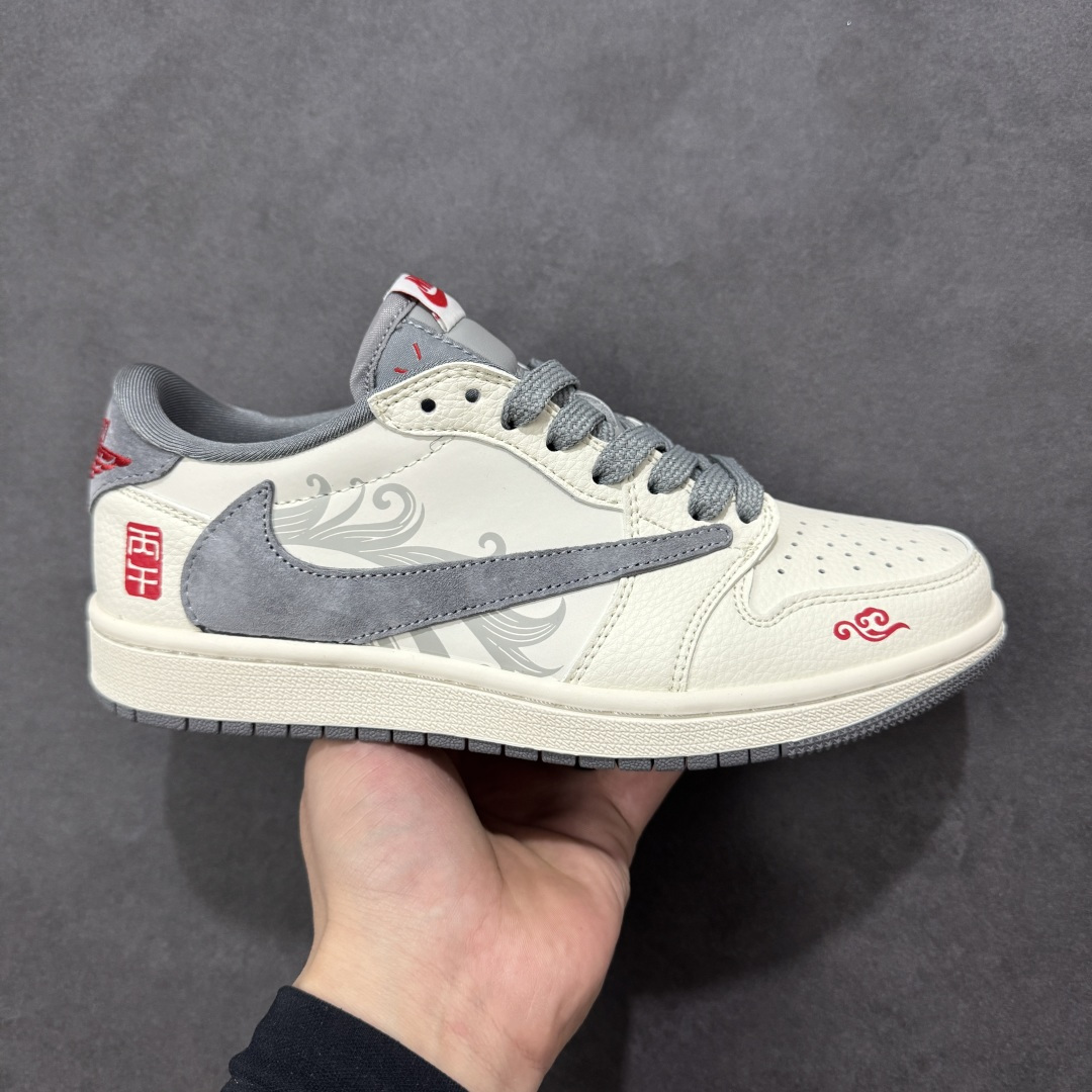 【定制版】Jordan 1 Low 马年限定 倒勾低帮休闲版本 原厂全头层皮 大厂纯原品质出货 纯正版型 定制鞋盒 皮料切割干净无任何毛边 细节完美 超高清洁度 货号：XT6998-116 尺码：36 36.5 37.5 38 38.5 39 40 40.5 41 42 42.5 43 44 44.5 45-选品中心