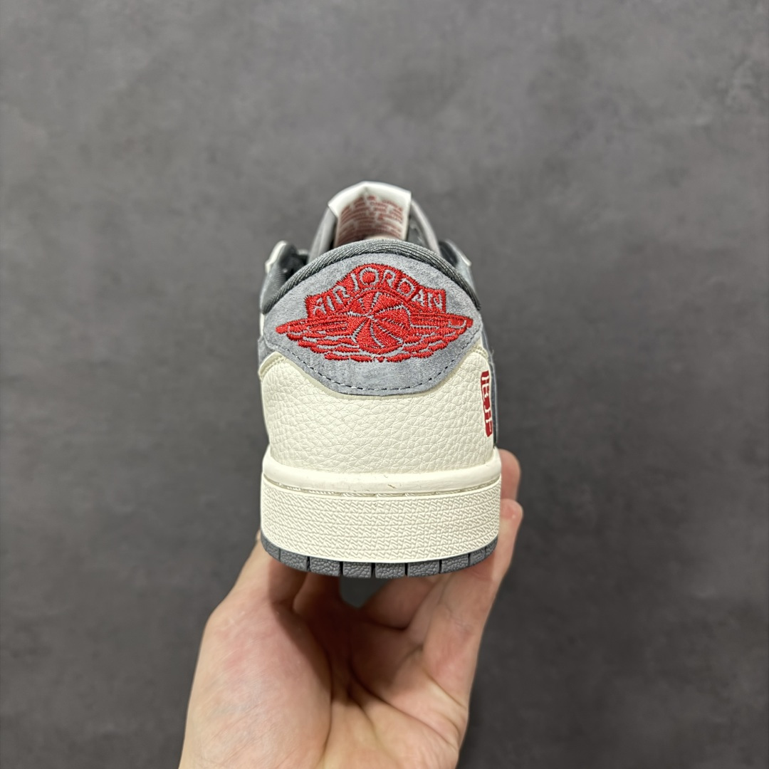 图片[4]-【定制版】Jordan 1 Low 马年限定 倒勾低帮休闲版本 原厂全头层皮 大厂纯原品质出货 纯正版型 定制鞋盒 皮料切割干净无任何毛边 细节完美 超高清洁度 货号：XT6998-116 尺码：36 36.5 37.5 38 38.5 39 40 40.5 41 42 42.5 43 44 44.5 45-选品中心