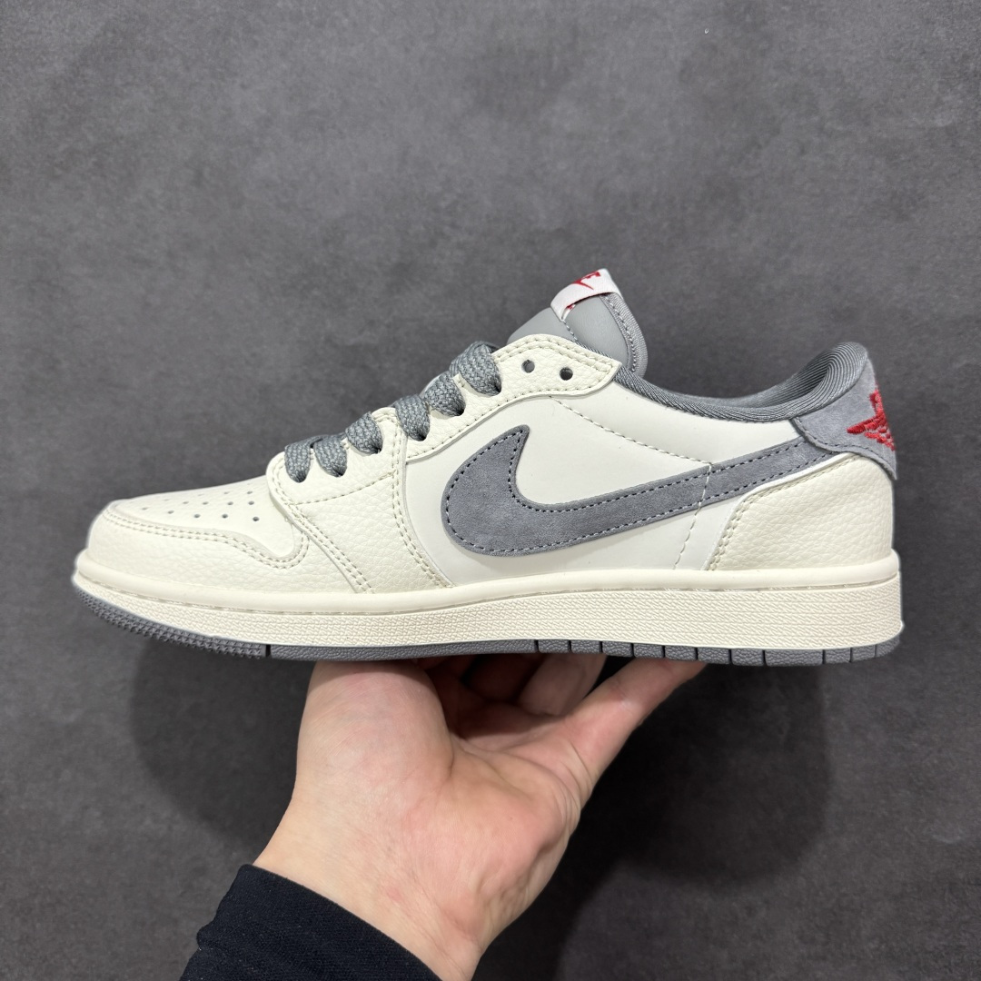 图片[2]-【定制版】Jordan 1 Low 马年限定 倒勾低帮休闲版本 原厂全头层皮 大厂纯原品质出货 纯正版型 定制鞋盒 皮料切割干净无任何毛边 细节完美 超高清洁度 货号：XT6998-116 尺码：36 36.5 37.5 38 38.5 39 40 40.5 41 42 42.5 43 44 44.5 45-选品中心