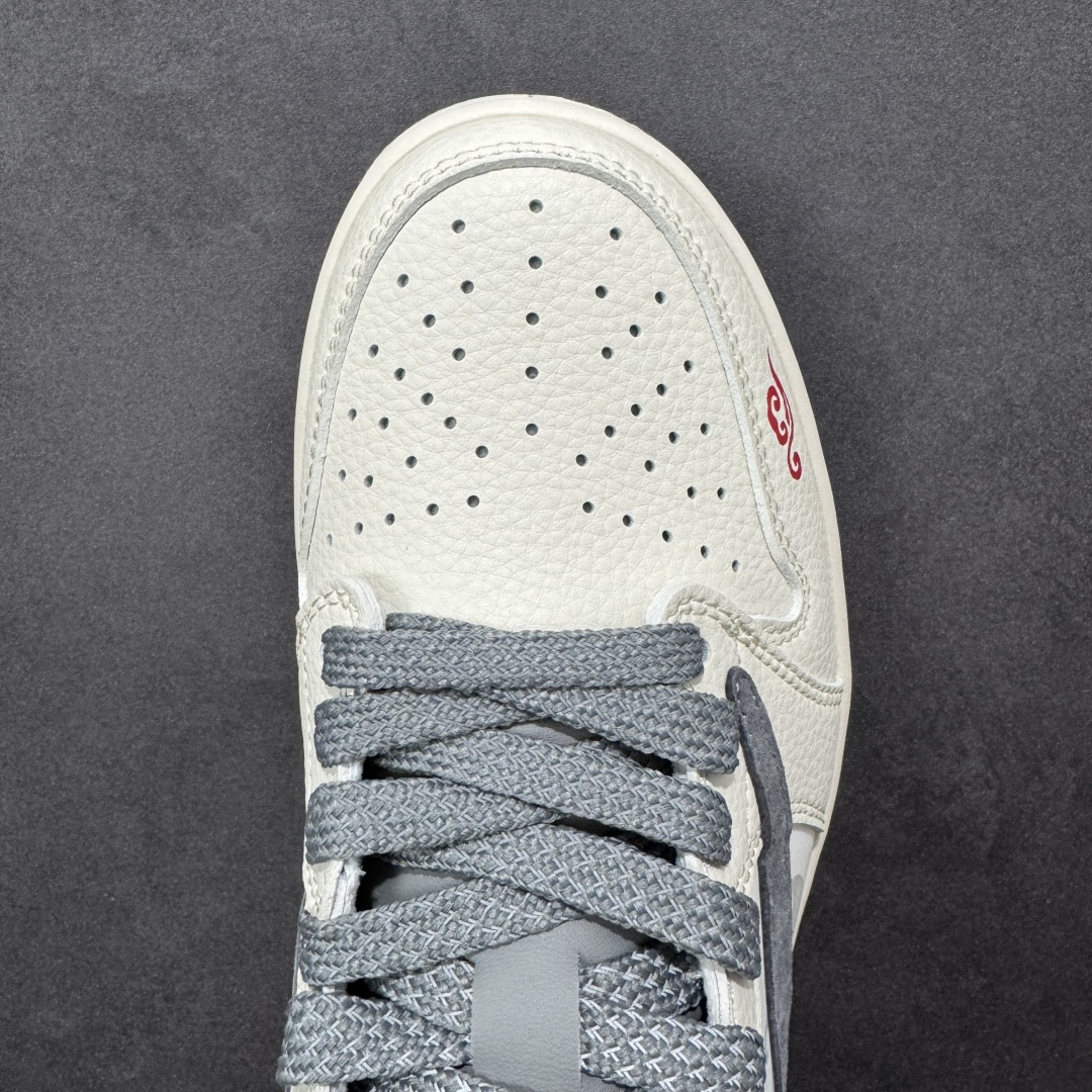 图片[8]-【定制版】Jordan 1 Low 马年限定 倒勾低帮休闲版本 原厂全头层皮 大厂纯原品质出货 纯正版型 定制鞋盒 皮料切割干净无任何毛边 细节完美 超高清洁度 货号：XT6998-116 尺码：36 36.5 37.5 38 38.5 39 40 40.5 41 42 42.5 43 44 44.5 45-选品中心