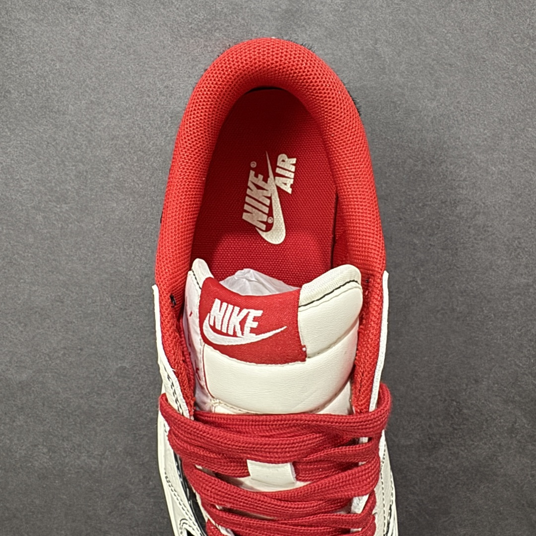 图片[7]-【定制版】2026马年专属｜Air Jordan Low 「赤焰龙马」限定登场！当经典AJ1 Low遇上中国年，这双鞋不止是脚下的潮品，更是行走的新年仪式感。鞋身侧面的斑马纹Swoosh以笔刷笔触勾勒，如同骏马飞驰的鬃毛；后跟与鞋头的红色火焰纹与「2026」龙马标识，将中式祥瑞与街头潮流完美融合。米白色鞋身干净百搭，红色鞋带与鞋领点缀出新年氛围，黑色外底与斑马纹细节提升层次感，日常穿搭轻松驾驭。 货号：JJ2508-103 尺码：36 36.5 37.5 38 38.5 39 40 40.5 41 42 42.5 43 44 44.5 45-选品中心