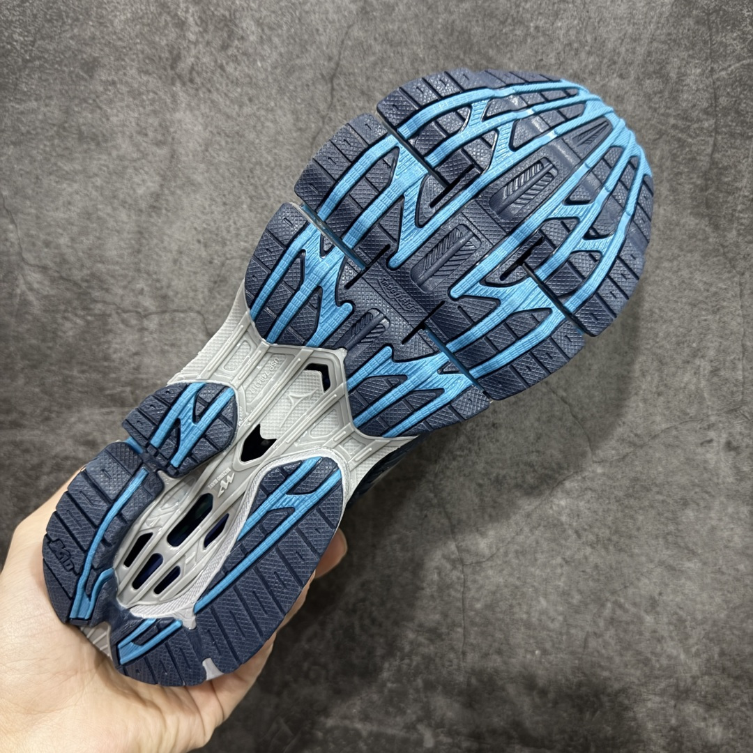 图片[9]-【纯原版】Mizuno 美津侬 WAVE PROPHECY 14S 复古时尚休闲舒适运动跑步鞋 美津浓WAVE机械缓震 可以说是机械缓震跑鞋科技的翘楚有着非凡的适应性，有着充分而持久的缓震能力和轻量化设计，是一双可以陪伴我们日常训练甚至是半马比赛的跑鞋，无论是“跑步初哥”还是“精英老鸟”，只要不是比较夸张的大体重人群，都可以穿着WAVE RIDER 来跑步。如果你不知道跑步穿什么鞋，不知道给别人推荐什么鞋，那么选“美津浓 ” 尺码：36-45-选品中心