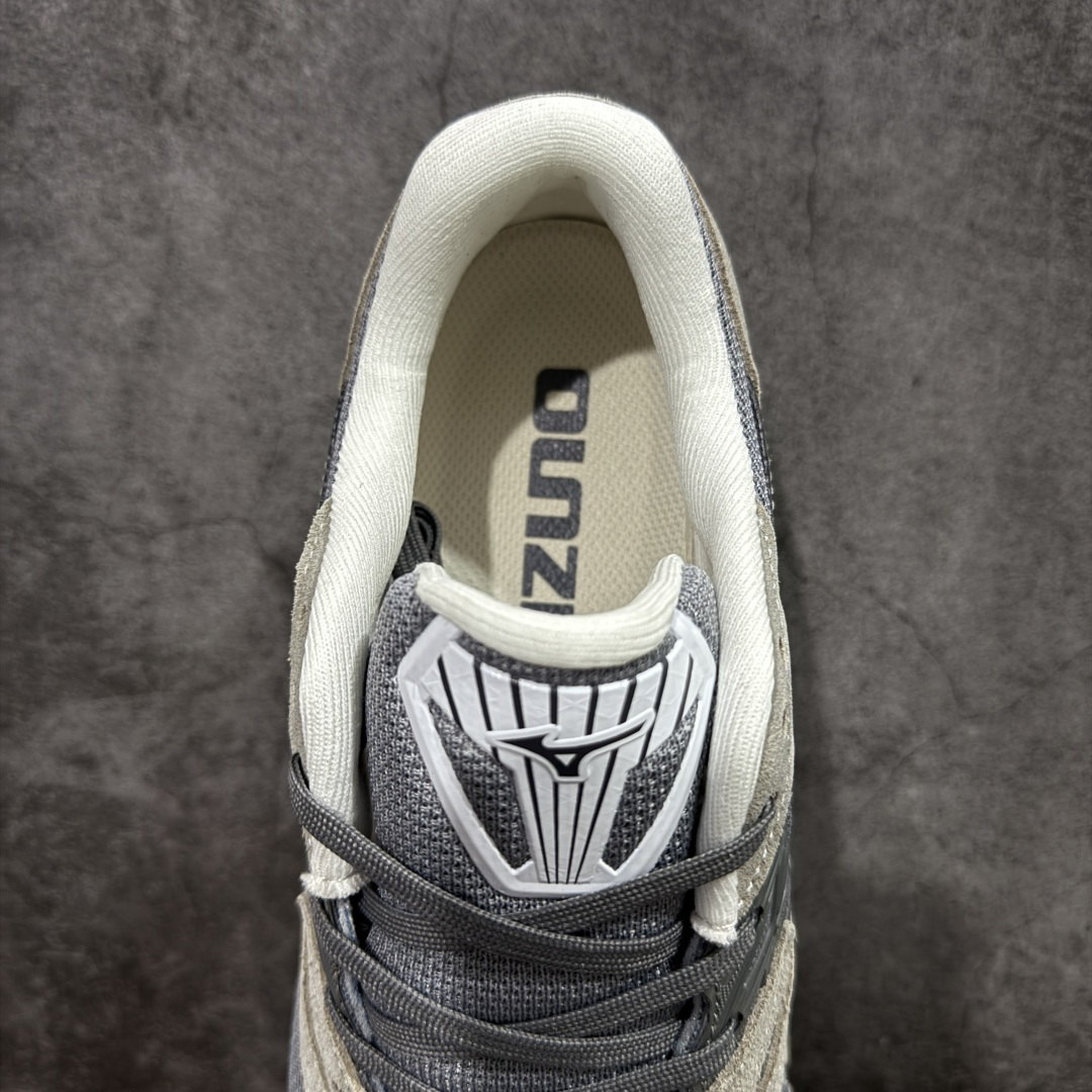 图片[8]-【纯原版】Mizuno 美津侬 WAVE PROPHECY 14S 复古时尚休闲舒适运动跑步鞋 美津浓WAVE机械缓震 可以说是机械缓震跑鞋科技的翘楚有着非凡的适应性，有着充分而持久的缓震能力和轻量化设计，是一双可以陪伴我们日常训练甚至是半马比赛的跑鞋，无论是“跑步初哥”还是“精英老鸟”，只要不是比较夸张的大体重人群，都可以穿着WAVE RIDER 来跑步。如果你不知道跑步穿什么鞋，不知道给别人推荐什么鞋，那么选“美津浓 ” 尺码：36-45-选品中心