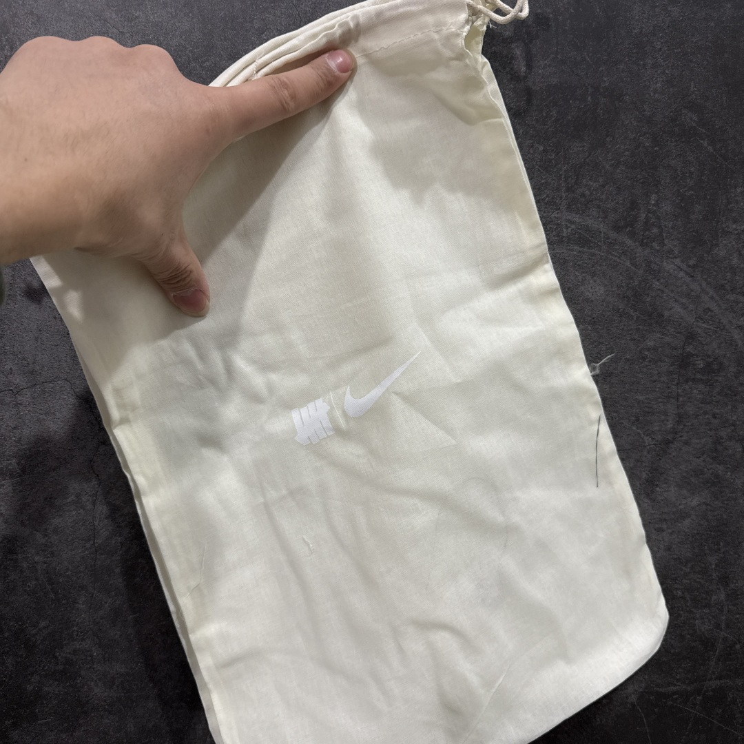 图片[11]-【GX纯原】UNDEFEATED x Nike Air Max 95 OG Big Bubble 黑色 货号：IB4453-001 外贸顶级专供 区别先行版 全部配色原鞋原尺码开发生产 极致还原 全部原厂材料一比一打造 一眼ZP既视感 欢迎对比市场版本 尺码：40 40.5 41 42 42.5 43 44 44.5 45 46 46.5 47.5 48 48.5-选品中心