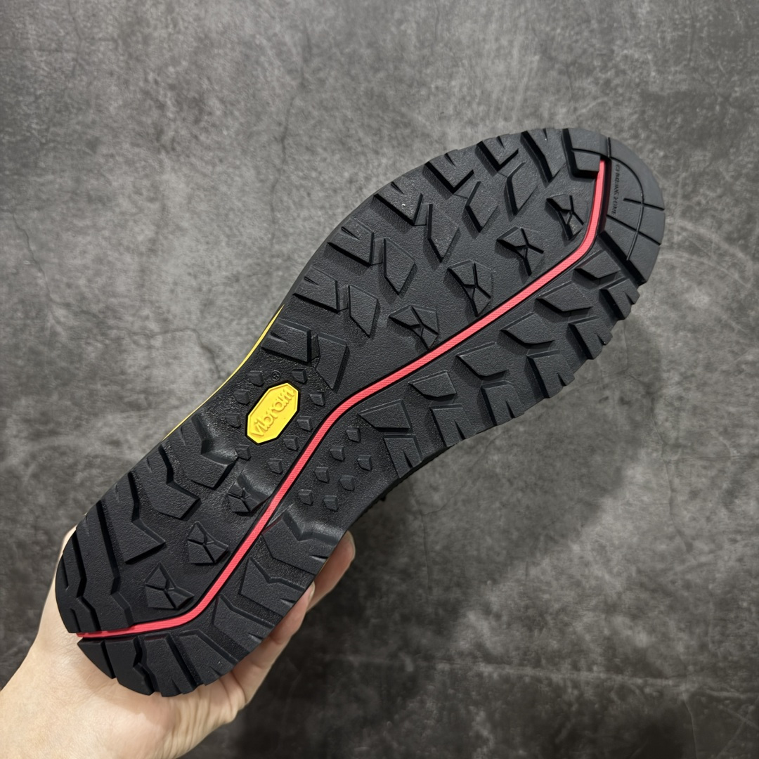 图片[9]-【莞产版本】TNF北面THE NORTH FACE Verto Alpine GORE-TEX® Boots 中帮 舒适 防滑耐磨 低帮 生活休闲鞋 男款 鞋底采用Vibram黄金大底 专门为鞋底设计的橡胶以出色的耐磨性 良好的防滑性或得不少户外运动爱好者的喜欢 专业户外登山品牌（北面）The North Face自1966年创立，由两位热爱登山徒步的年轻登山者于美西旧金山开创，不断透过研发与创新，并且将最先进的技术结合在服装与鞋款设计，生产多种外型帅气且专业能力非常强的户外运动装备而备受欢迎 尺码：40 41 42 43 44 45 46-选品中心