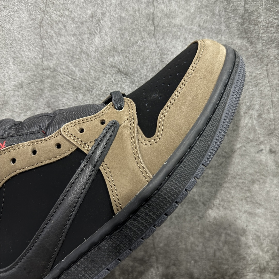 图片[6]-【原厂版】Air Jordan 1 x Travis Scott AJ1 x TS联名黑棕倒钩低帮 IB7109-005 超级强悍品质 可对比市场各大纯原版本 专业aj大厂出品 对细节的把控毋庸置疑 材料也是用最接近原鞋的头层皮料 所有地方都没有做到减配 原厂鞋楦打造完美鞋型 整体鞋型以及后跟做的弧度做的非常好 鞋带为原厂打蜡鞋带 粗细程度同步原鞋 裁片清洁度到位 无明显瑕疵毛边 免修产品 正确针车 该重针 该有尖角的地方都有做到 鞋价格非常香 转手可闭眼卖高价 到手各位就知道货有多好 绝对秒杀一切同价格货品 尺码：36-47.5-选品中心