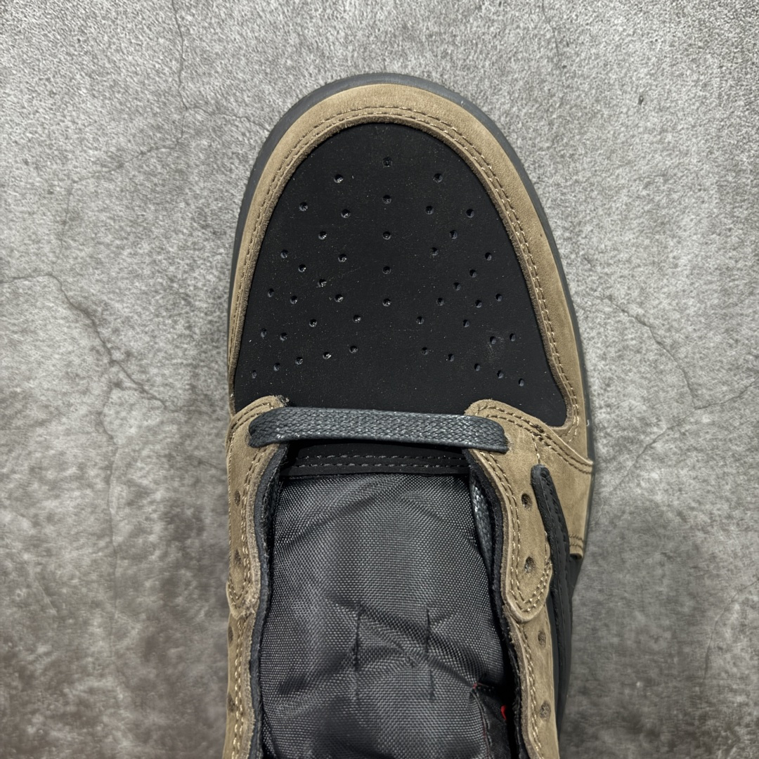 图片[5]-【原厂版】Air Jordan 1 x Travis Scott AJ1 x TS联名黑棕倒钩低帮 IB7109-005 超级强悍品质 可对比市场各大纯原版本 专业aj大厂出品 对细节的把控毋庸置疑 材料也是用最接近原鞋的头层皮料 所有地方都没有做到减配 原厂鞋楦打造完美鞋型 整体鞋型以及后跟做的弧度做的非常好 鞋带为原厂打蜡鞋带 粗细程度同步原鞋 裁片清洁度到位 无明显瑕疵毛边 免修产品 正确针车 该重针 该有尖角的地方都有做到 鞋价格非常香 转手可闭眼卖高价 到手各位就知道货有多好 绝对秒杀一切同价格货品 尺码：36-47.5-选品中心