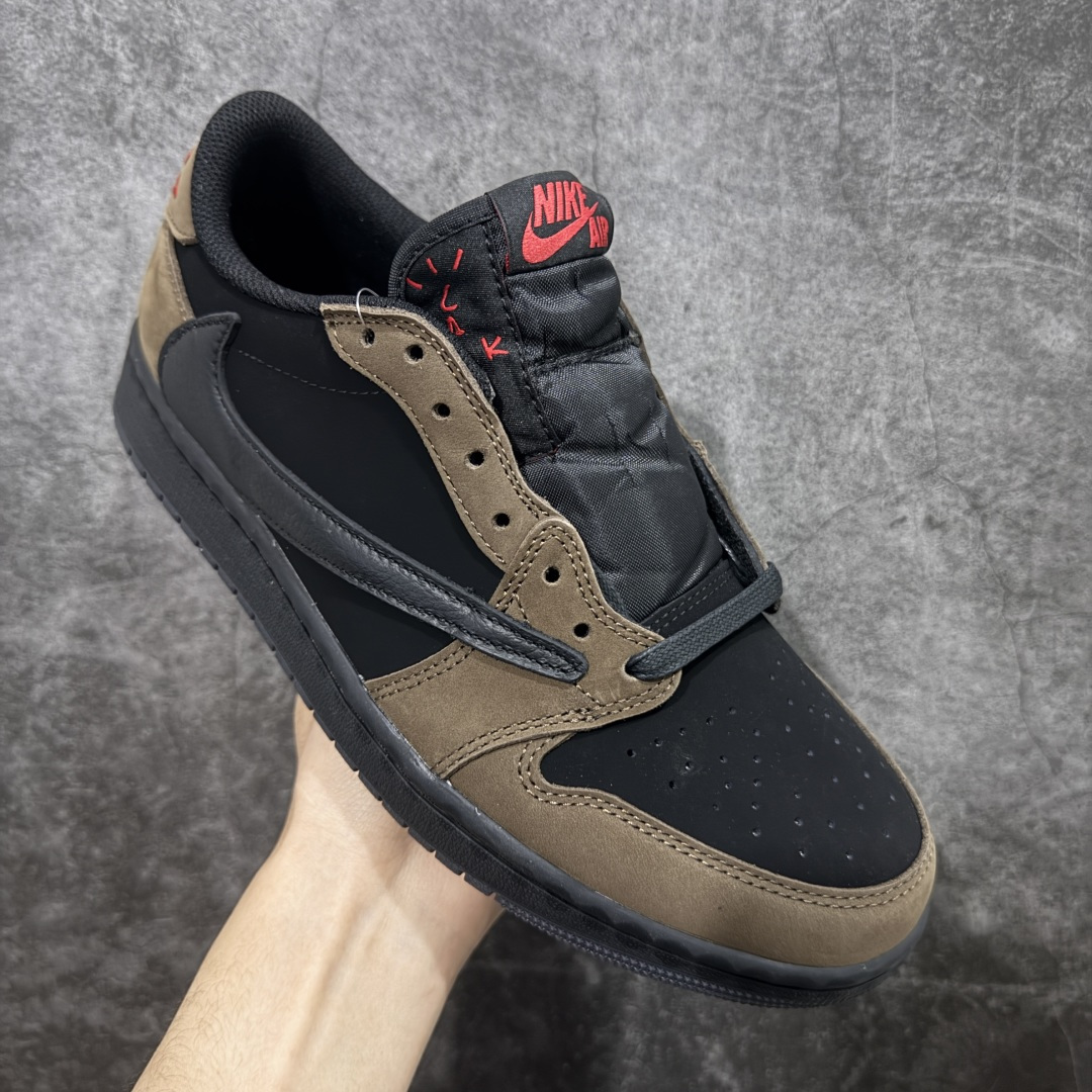 图片[3]-【原厂版】Air Jordan 1 x Travis Scott AJ1 x TS联名黑棕倒钩低帮 IB7109-005 超级强悍品质 可对比市场各大纯原版本 专业aj大厂出品 对细节的把控毋庸置疑 材料也是用最接近原鞋的头层皮料 所有地方都没有做到减配 原厂鞋楦打造完美鞋型 整体鞋型以及后跟做的弧度做的非常好 鞋带为原厂打蜡鞋带 粗细程度同步原鞋 裁片清洁度到位 无明显瑕疵毛边 免修产品 正确针车 该重针 该有尖角的地方都有做到 鞋价格非常香 转手可闭眼卖高价 到手各位就知道货有多好 绝对秒杀一切同价格货品 尺码：36-47.5-选品中心