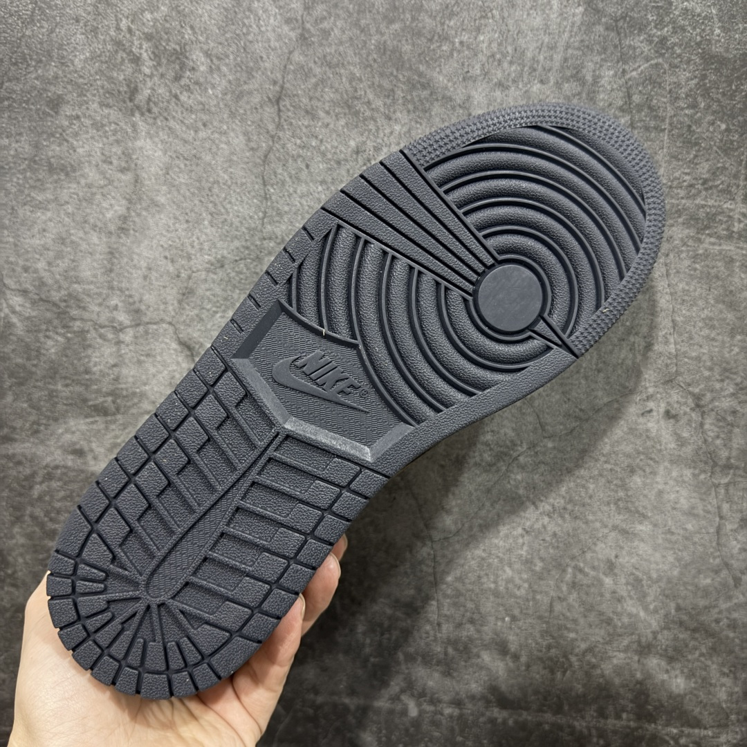 图片[9]-【原厂版】Air Jordan 1 x Travis Scott AJ1 x TS联名黑棕倒钩低帮 IB7109-005 超级强悍品质 可对比市场各大纯原版本 专业aj大厂出品 对细节的把控毋庸置疑 材料也是用最接近原鞋的头层皮料 所有地方都没有做到减配 原厂鞋楦打造完美鞋型 整体鞋型以及后跟做的弧度做的非常好 鞋带为原厂打蜡鞋带 粗细程度同步原鞋 裁片清洁度到位 无明显瑕疵毛边 免修产品 正确针车 该重针 该有尖角的地方都有做到 鞋价格非常香 转手可闭眼卖高价 到手各位就知道货有多好 绝对秒杀一切同价格货品 尺码：36-47.5-选品中心