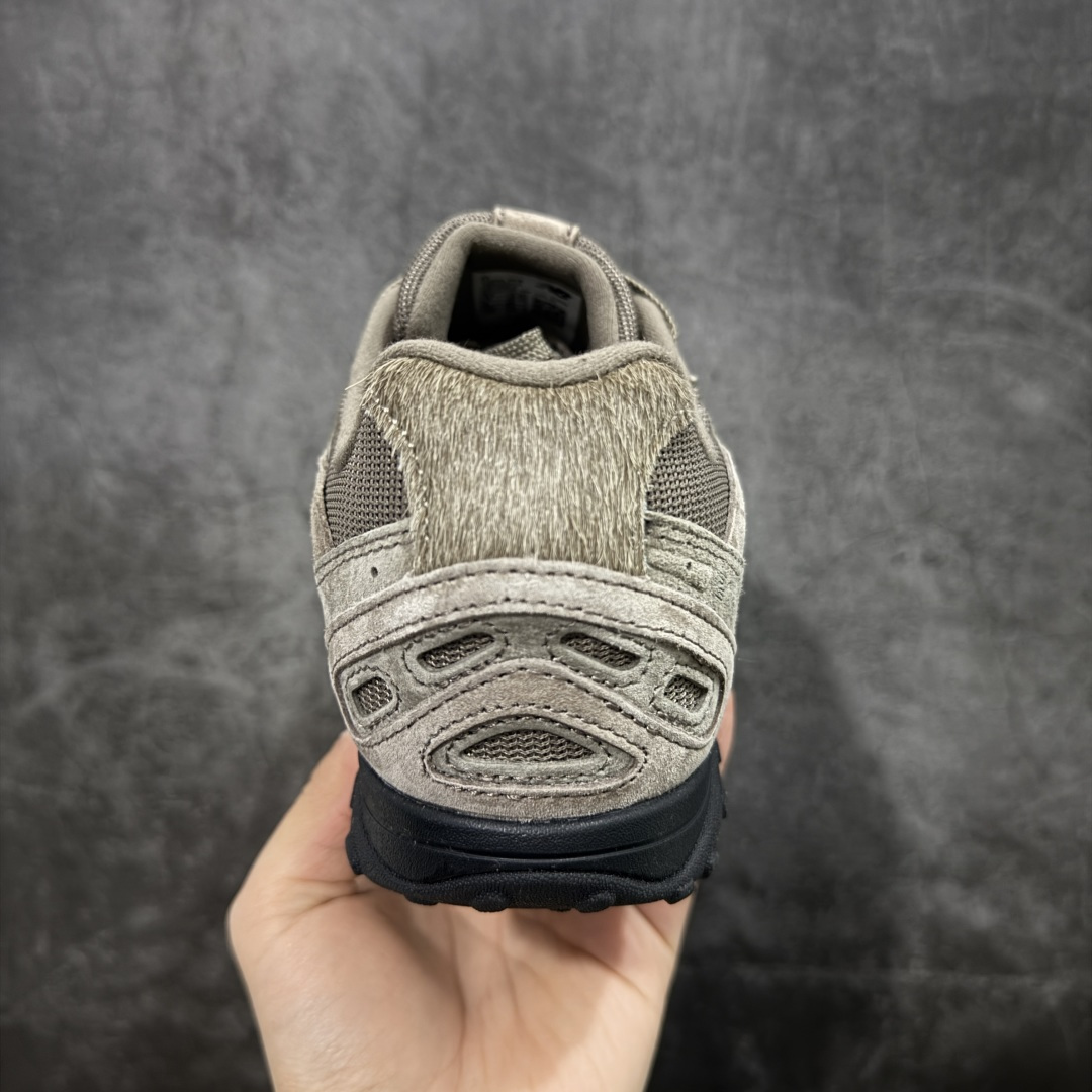 图片[4]-【纯原M版】BASKETCASE x New Balance U204L3K9 NB204L新百伦新款舒适百搭耐磨轻便低帮生活休闲鞋 男女同款 联名棕色 马年限定 原档数据独立私模大底 唯一正确三层组合大底 特高弹切片加持 百分百还原原鞋脚感 NB市场最强产物 防伪原标全套原楦原纸板原厂数据开发 全鞋电脑针车加持 原厂网布 原装进口头层翻毛皮料正确绒感卡色 正确中底拉帮中底网布细节 匠心打造 耗时两个月开发完成 工艺极其复杂难度可想而知 高端零售专供产物 尺码：36 37 37.5 38 38.5 39.5 40 40.5 41.5 42 42.5 43 44 44.5 45 45.5 46.5 47-选品中心