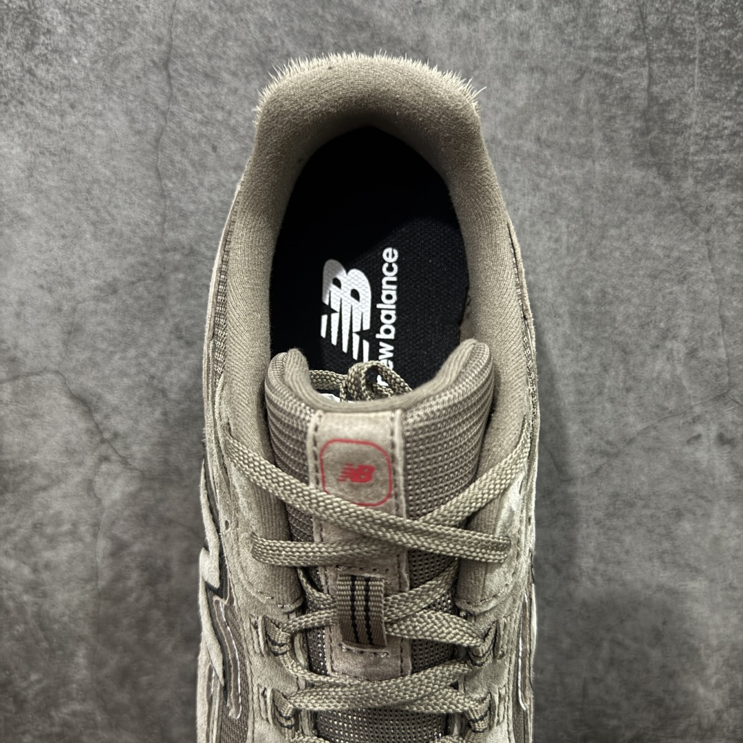 图片[8]-【纯原M版】BASKETCASE x New Balance U204L3K9 NB204L新百伦新款舒适百搭耐磨轻便低帮生活休闲鞋 男女同款 联名棕色 马年限定 原档数据独立私模大底 唯一正确三层组合大底 特高弹切片加持 百分百还原原鞋脚感 NB市场最强产物 防伪原标全套原楦原纸板原厂数据开发 全鞋电脑针车加持 原厂网布 原装进口头层翻毛皮料正确绒感卡色 正确中底拉帮中底网布细节 匠心打造 耗时两个月开发完成 工艺极其复杂难度可想而知 高端零售专供产物 尺码：36 37 37.5 38 38.5 39.5 40 40.5 41.5 42 42.5 43 44 44.5 45 45.5 46.5 47-选品中心