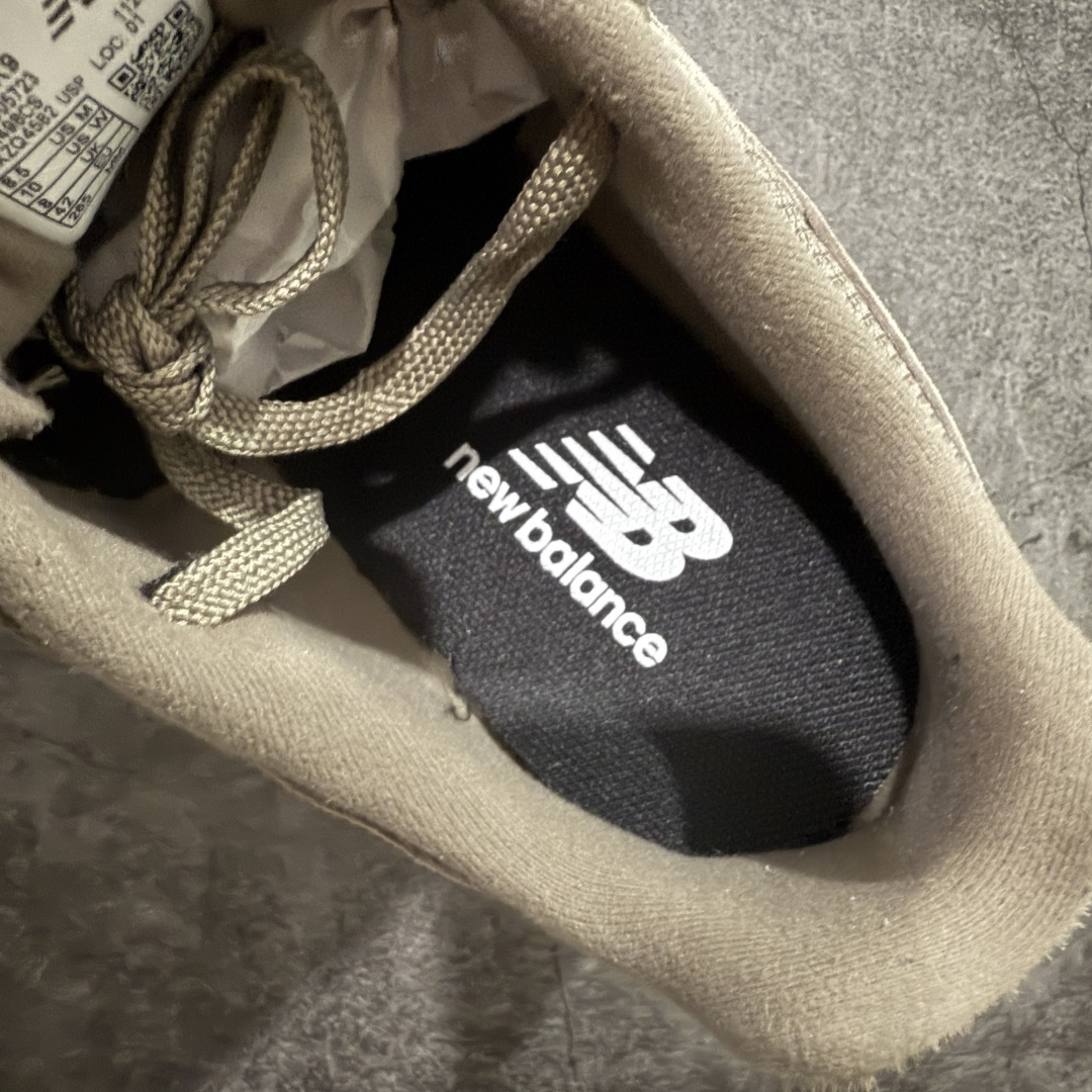 图片[8]-【纯原M版】BASKETCASE x New Balance U204L3K9 NB204L新百伦新款舒适百搭耐磨轻便低帮生活休闲鞋 男女同款 联名棕色 马年限定 原档数据独立私模大底 唯一正确三层组合大底 特高弹切片加持 百分百还原原鞋脚感 NB市场最强产物 防伪原标全套原楦原纸板原厂数据开发 全鞋电脑针车加持 原厂网布 原装进口头层翻毛皮料正确绒感卡色 正确中底拉帮中底网布细节 匠心打造 耗时两个月开发完成 工艺极其复杂难度可想而知 高端零售专供产物 尺码：36 37 37.5 38 38.5 39.5 40 40.5 41.5 42 42.5 43 44 44.5 45 45.5 46.5 47-选品中心