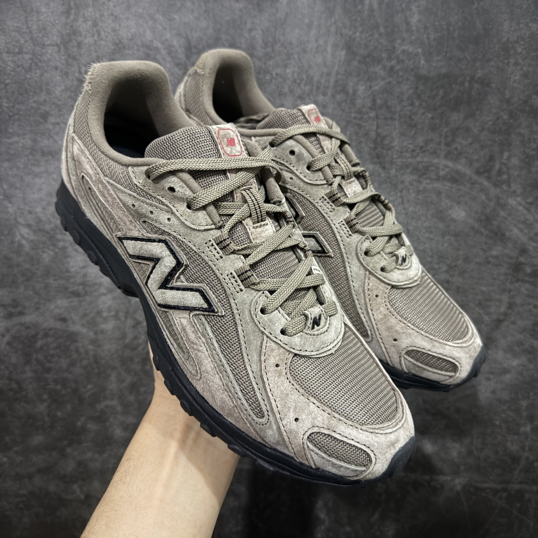 【纯原M版】BASKETCASE x New Balance U204L3K9 NB204L新百伦新款舒适百搭耐磨轻便低帮生活休闲鞋 男女同款 联名棕色 马年限定 原档数据独立私模大底 唯一正确三层组合大底 特高弹切片加持 百分百还原原鞋脚感 NB市场最强产物 防伪原标全套原楦原纸板原厂数据开发 全鞋电脑针车加持 原厂网布 原装进口头层翻毛皮料正确绒感卡色 正确中底拉帮中底网布细节 匠心打造 耗时两个月开发完成 工艺极其复杂难度可想而知 高端零售专供产物 尺码:36 37 37.5 38 38.5 39.5 40 40.5 41.5 42 42.5 43 44 44.5 45 45.5 46.5 47-选品中心