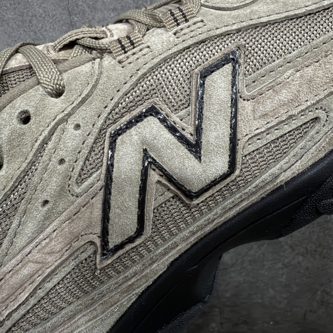 图片[4]-【纯原M版】BASKETCASE x New Balance U204L3K9 NB204L新百伦新款舒适百搭耐磨轻便低帮生活休闲鞋 男女同款 联名棕色 马年限定 原档数据独立私模大底 唯一正确三层组合大底 特高弹切片加持 百分百还原原鞋脚感 NB市场最强产物 防伪原标全套原楦原纸板原厂数据开发 全鞋电脑针车加持 原厂网布 原装进口头层翻毛皮料正确绒感卡色 正确中底拉帮中底网布细节 匠心打造 耗时两个月开发完成 工艺极其复杂难度可想而知 高端零售专供产物 尺码：36 37 37.5 38 38.5 39.5 40 40.5 41.5 42 42.5 43 44 44.5 45 45.5 46.5 47-选品中心