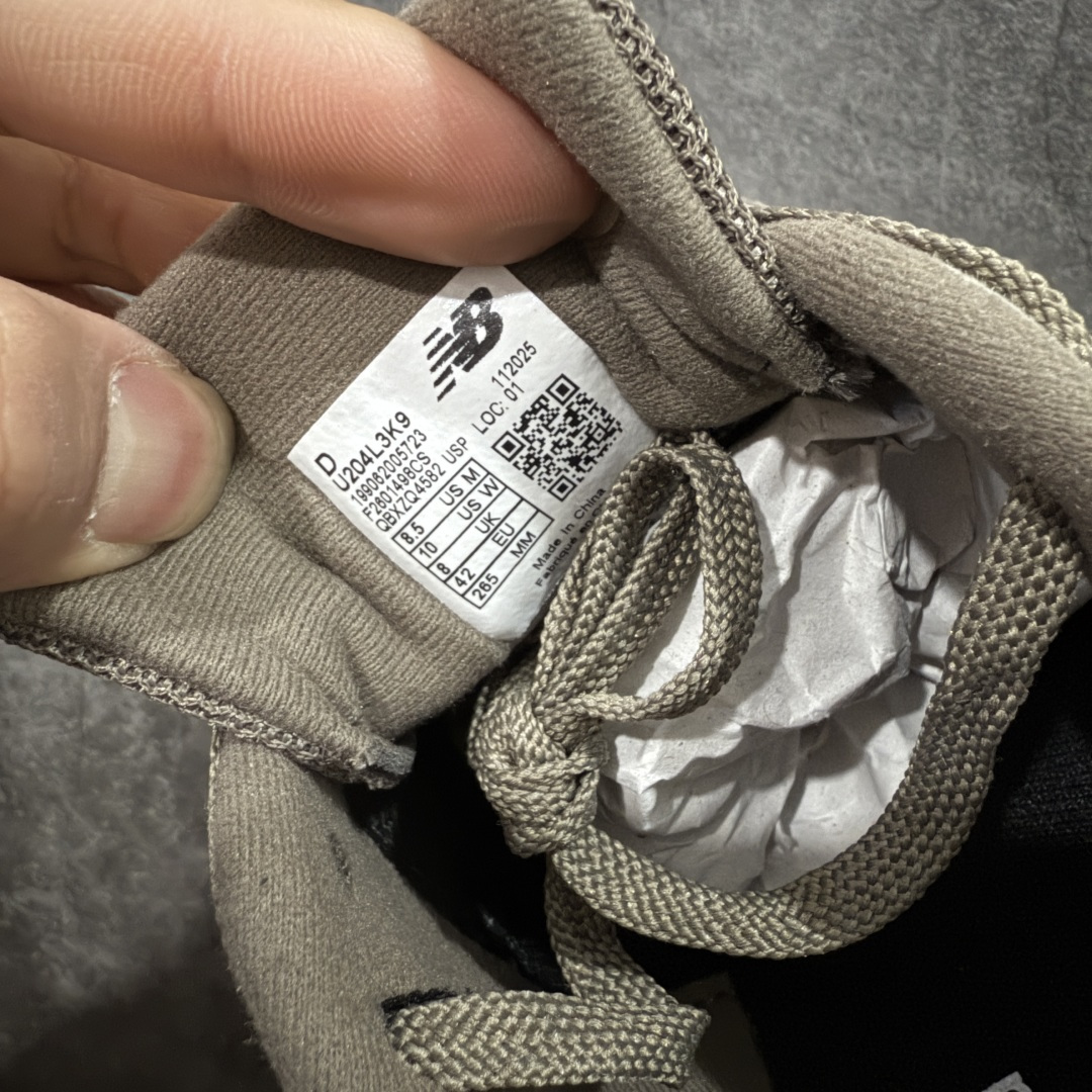 图片[7]-【纯原M版】BASKETCASE x New Balance U204L3K9 NB204L新百伦新款舒适百搭耐磨轻便低帮生活休闲鞋 男女同款 联名棕色 马年限定 原档数据独立私模大底 唯一正确三层组合大底 特高弹切片加持 百分百还原原鞋脚感 NB市场最强产物 防伪原标全套原楦原纸板原厂数据开发 全鞋电脑针车加持 原厂网布 原装进口头层翻毛皮料正确绒感卡色 正确中底拉帮中底网布细节 匠心打造 耗时两个月开发完成 工艺极其复杂难度可想而知 高端零售专供产物 尺码：36 37 37.5 38 38.5 39.5 40 40.5 41.5 42 42.5 43 44 44.5 45 45.5 46.5 47-选品中心
