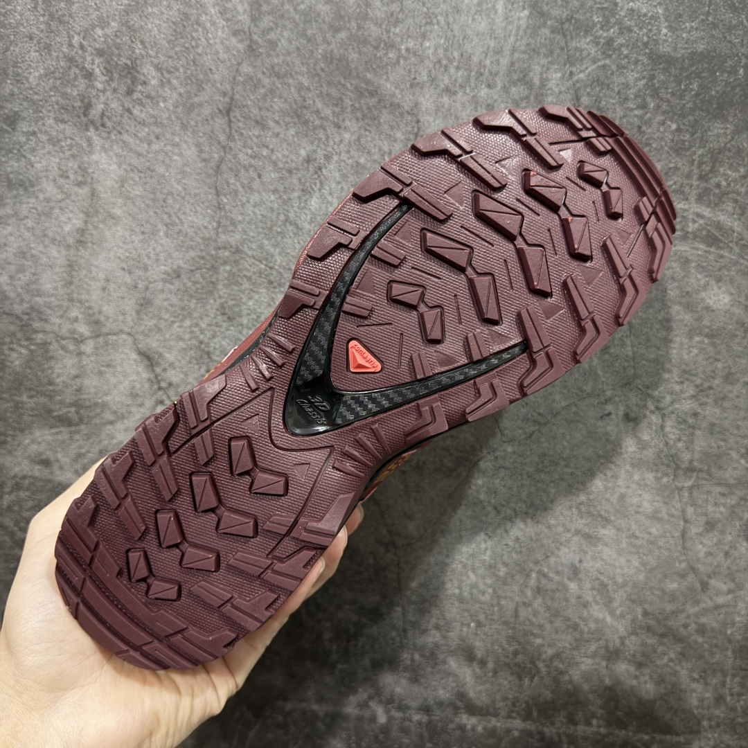 图片[9]-【纯原定制版】SALOMON XA Pro 3D 马年限定定制款 393322 萨洛蒙潮流越野机能户外功能鞋 纯原外贸平台特供订单 耗时半年巨作 全套原纸板楦头开发 原厂特供网布配套加持 确保原汁原味 完美呈现版型 原档数据独家私模五层组合大底 男女鞋同步官方开发 原装Ortholite轻量化鞋垫 中底布带钢印编号 原厂TPU锁扣 进口港宝加持 后跟自然饱满 还原公司包裹性 鞋面采用SENSIFT贴合技术 全方位贴合包裹脚型 鞋跟部鞋底牵引设计 提供强大的抓地性能 更适应野外崎岖不平的道路 其3D ADVANCED CHASSIS底盘 材料轻量大化 钉齿设计更具稳定性 防护性 鞋底易磨损区运用CONTAGRIP高耐磨材料 应对城市硬质路面长距离跑考验 尺码：36 36.5 37.5 38 38.5 39 40 40.5 41 42 42.5 43 44 44.5 45-选品中心