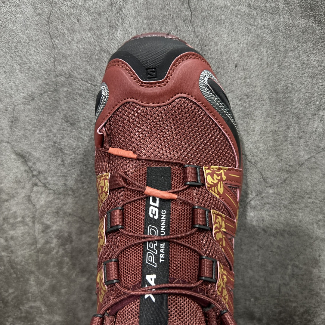 图片[5]-【纯原定制版】SALOMON XA Pro 3D 马年限定定制款 393322 萨洛蒙潮流越野机能户外功能鞋 纯原外贸平台特供订单 耗时半年巨作 全套原纸板楦头开发 原厂特供网布配套加持 确保原汁原味 完美呈现版型 原档数据独家私模五层组合大底 男女鞋同步官方开发 原装Ortholite轻量化鞋垫 中底布带钢印编号 原厂TPU锁扣 进口港宝加持 后跟自然饱满 还原公司包裹性 鞋面采用SENSIFT贴合技术 全方位贴合包裹脚型 鞋跟部鞋底牵引设计 提供强大的抓地性能 更适应野外崎岖不平的道路 其3D ADVANCED CHASSIS底盘 材料轻量大化 钉齿设计更具稳定性 防护性 鞋底易磨损区运用CONTAGRIP高耐磨材料 应对城市硬质路面长距离跑考验 尺码：36 36.5 37.5 38 38.5 39 40 40.5 41 42 42.5 43 44 44.5 45-选品中心